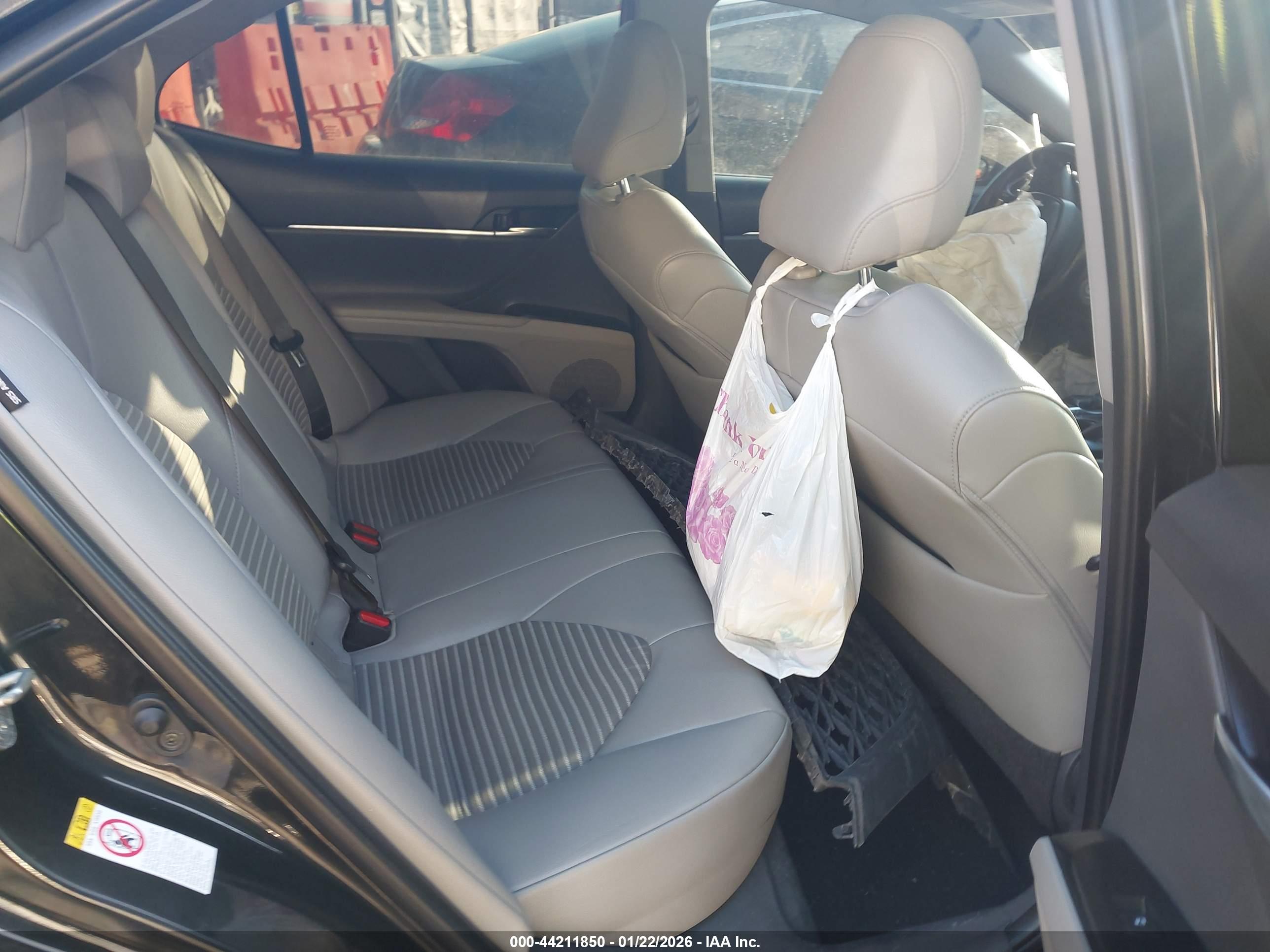 TOYOTA CAMRY image 8
