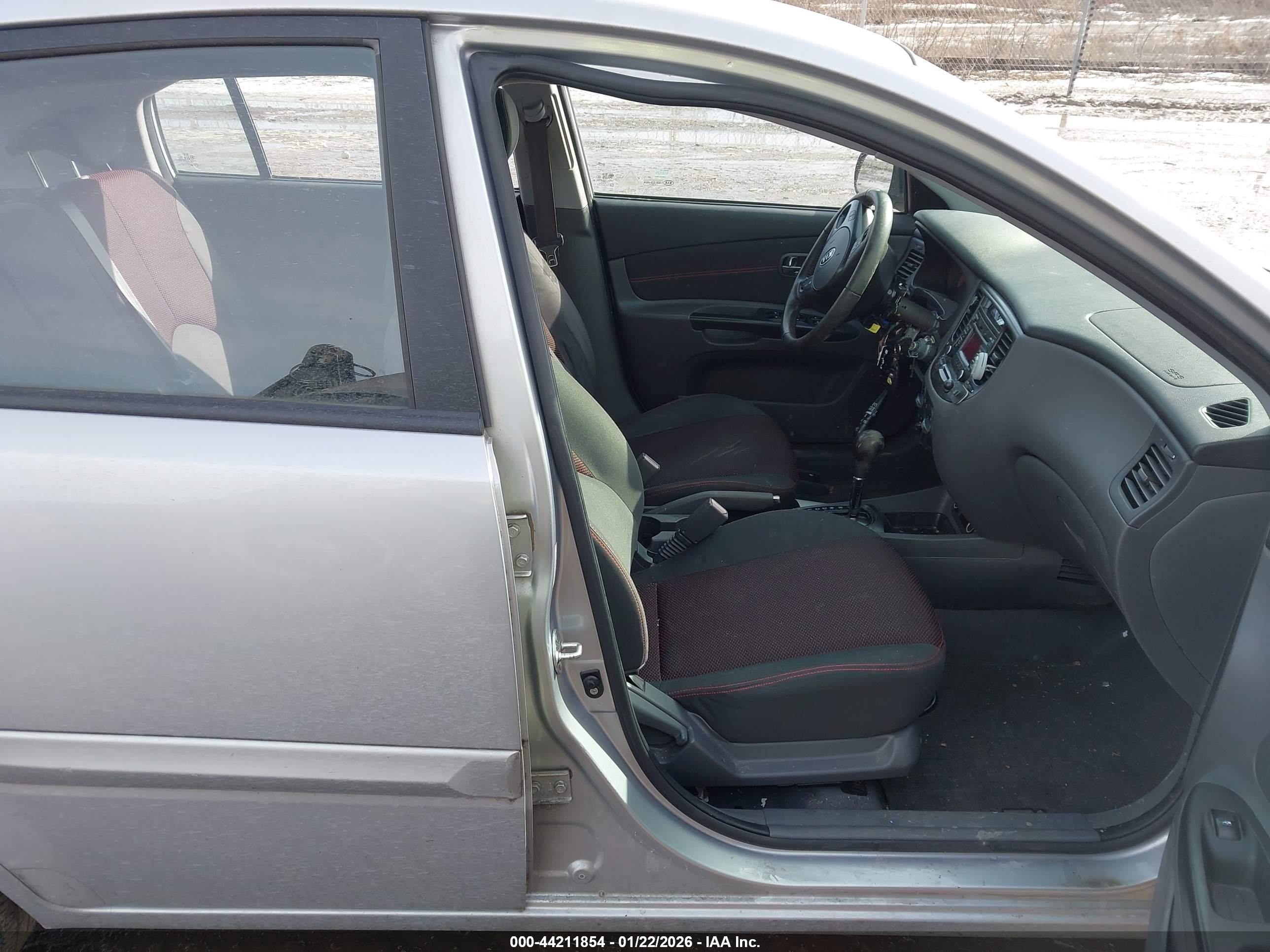 KIA RIO5 image 5