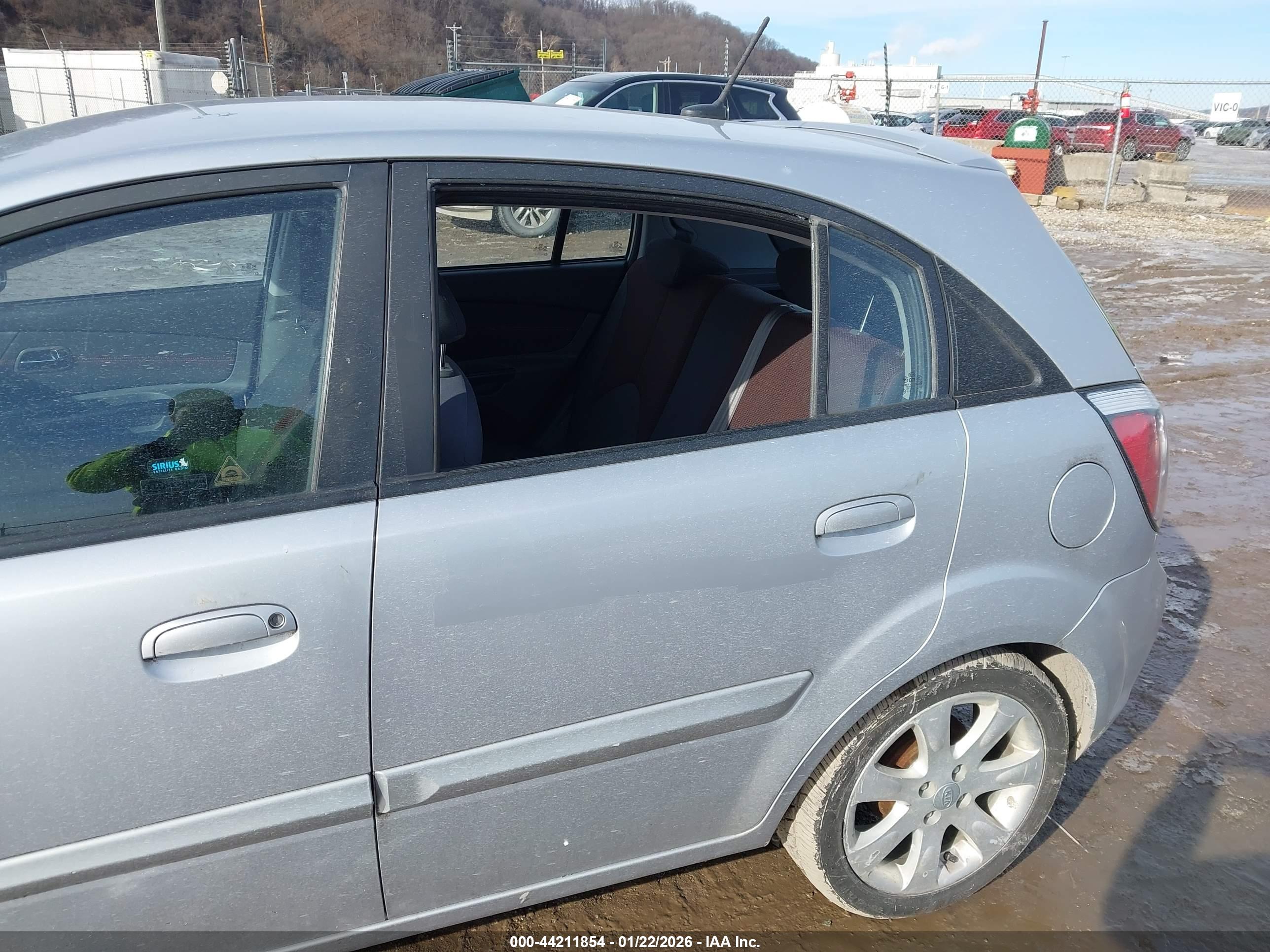 KIA RIO5 image 6