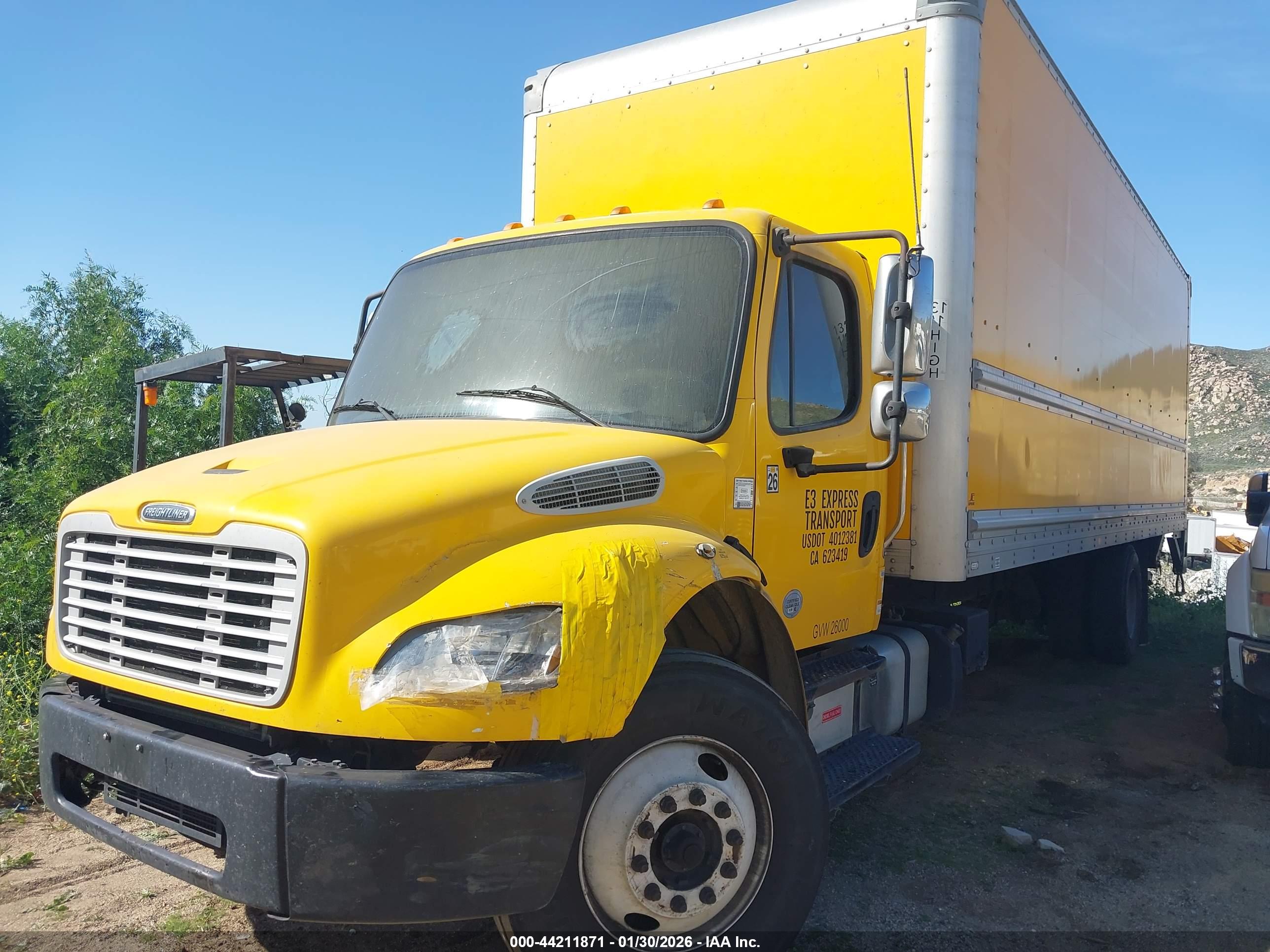 FREIGHTLINER M2 image 2