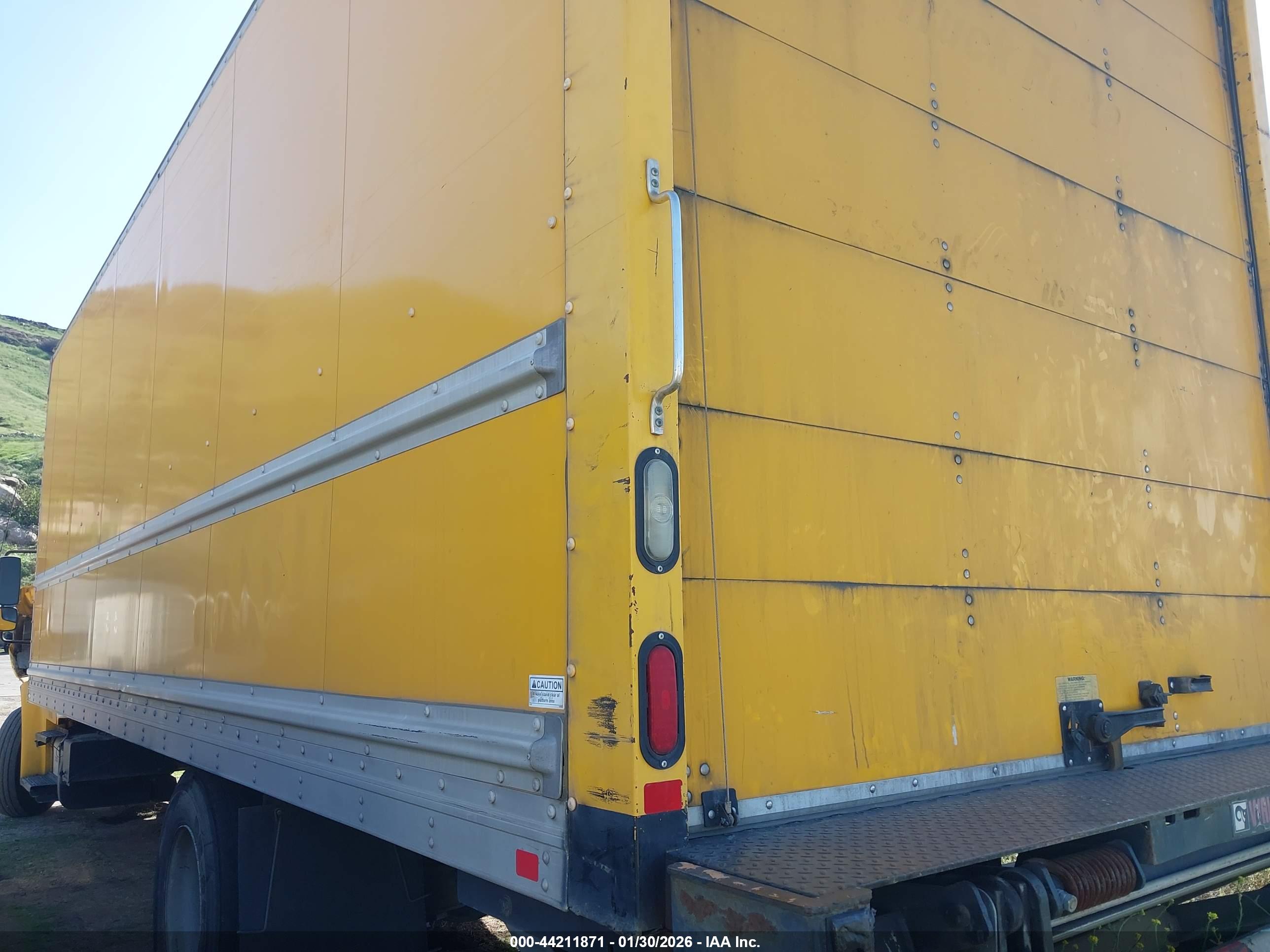 FREIGHTLINER M2 image 3