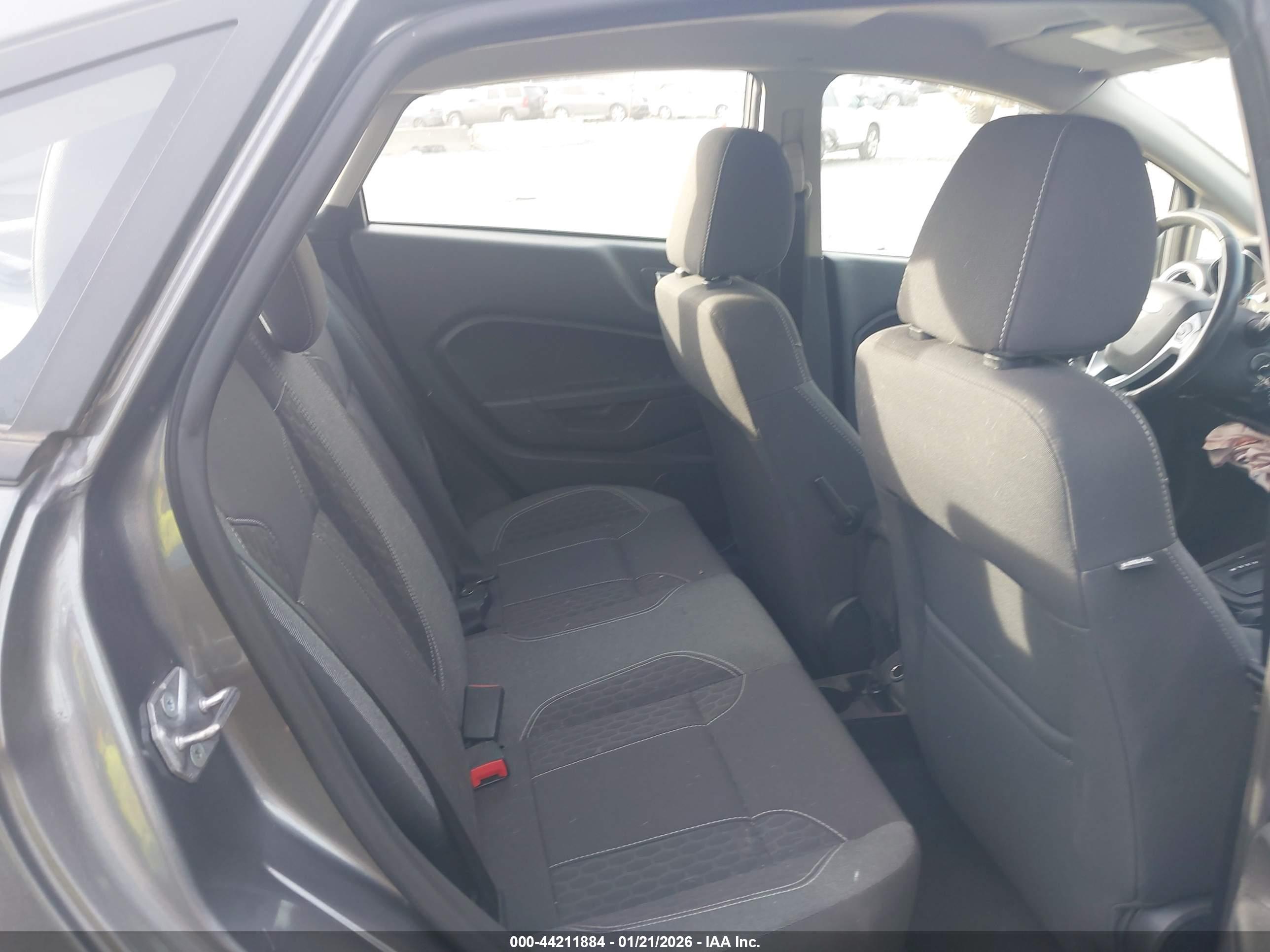 FORD FIESTA image 8