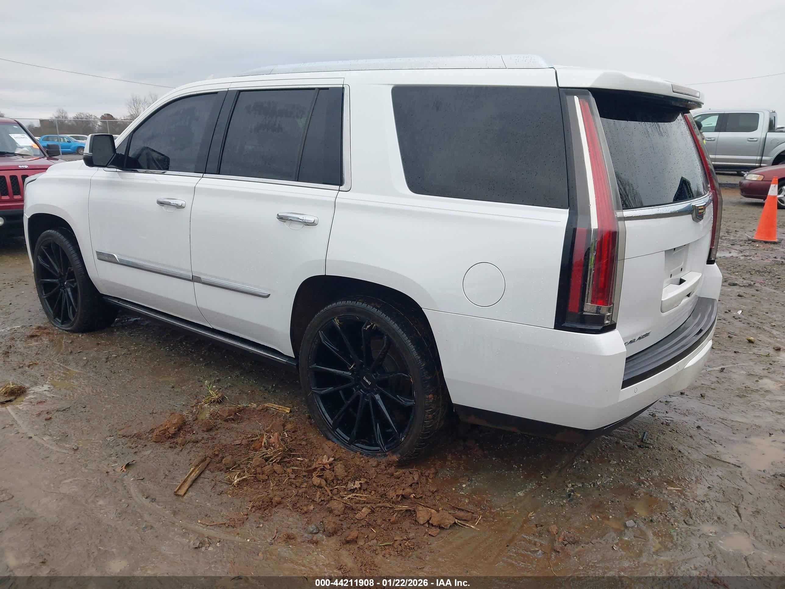 CADILLAC ESCALADE image 3