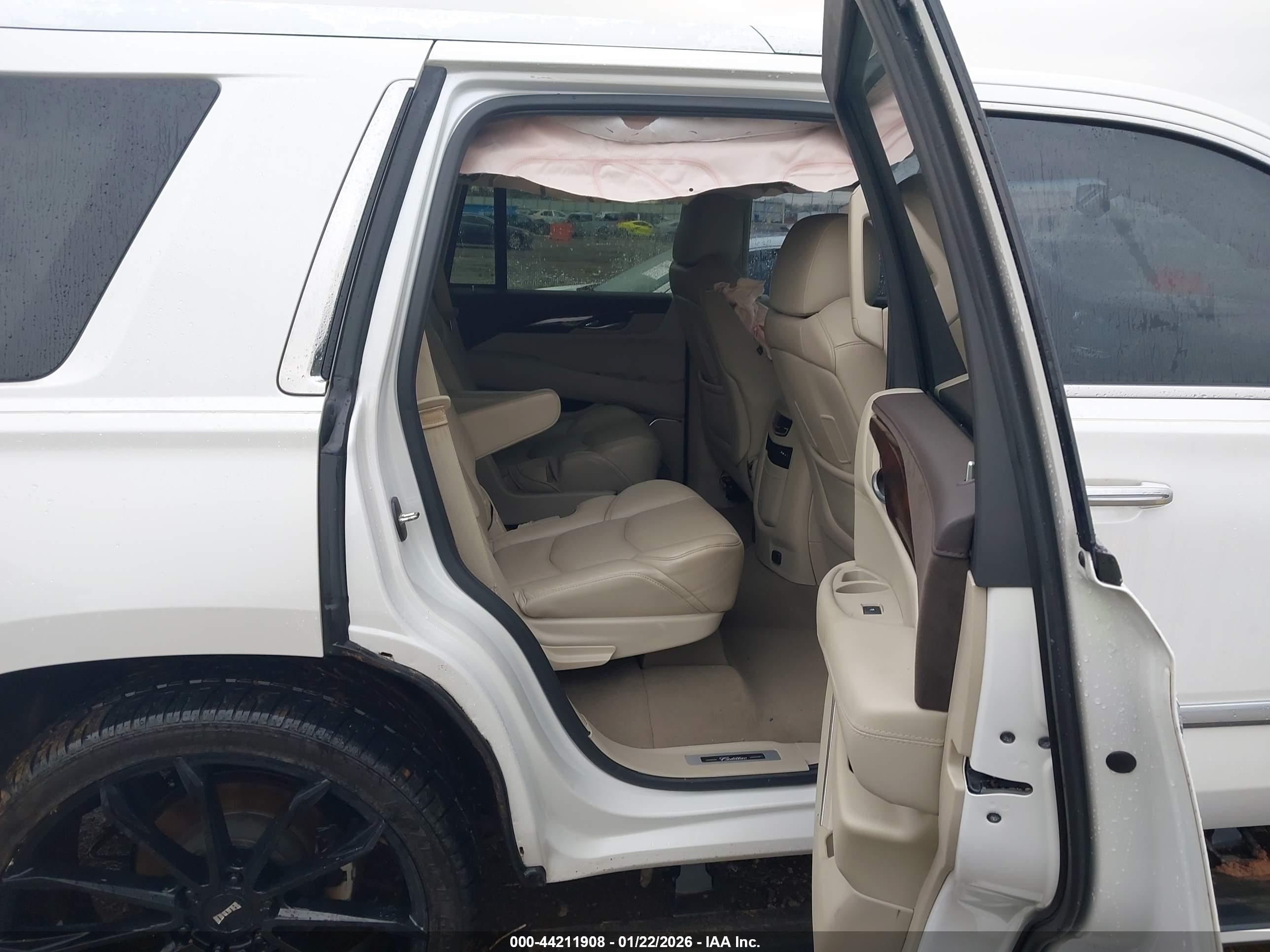 CADILLAC ESCALADE image 8