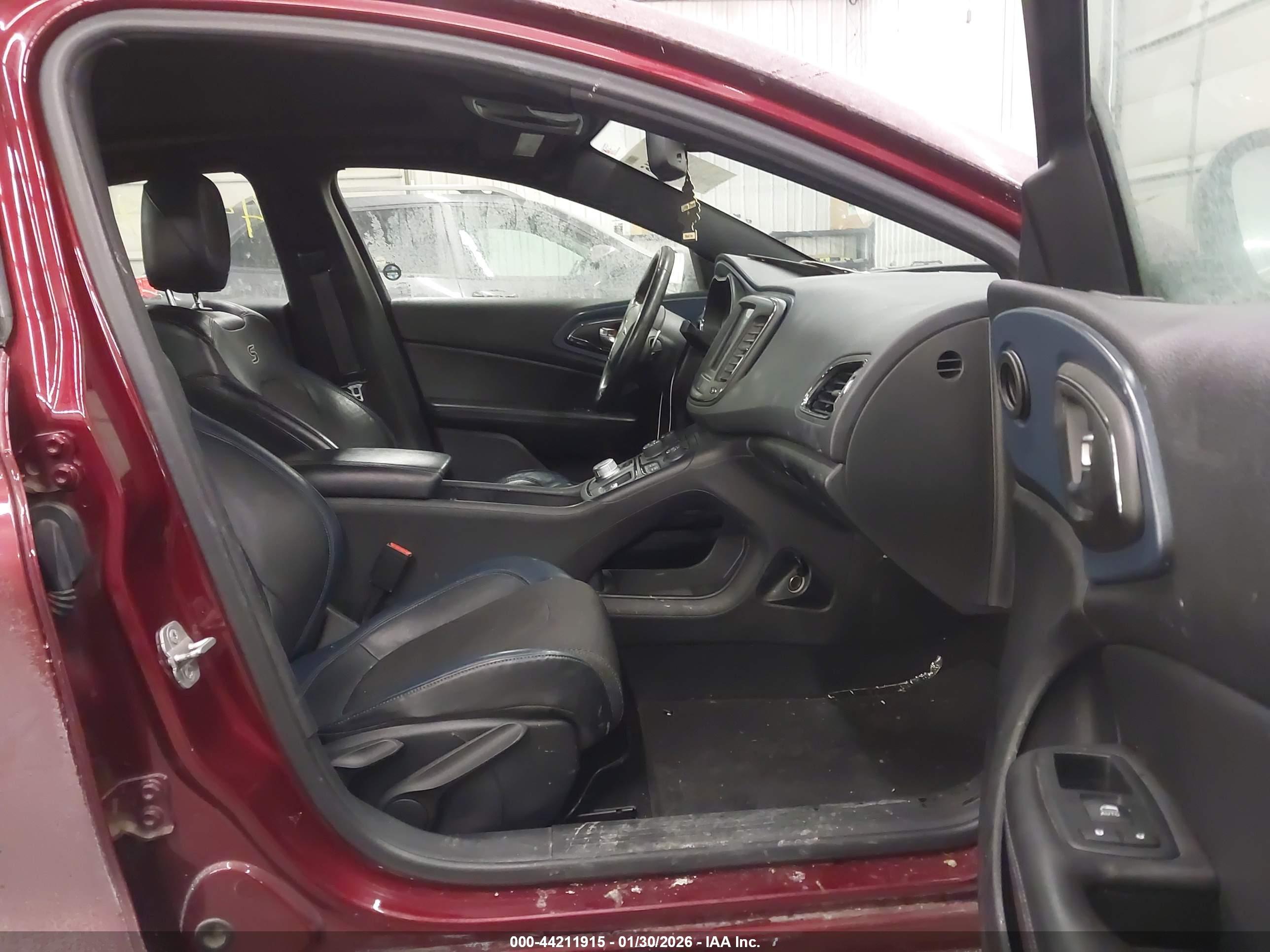 CHRYSLER 200 image 5
