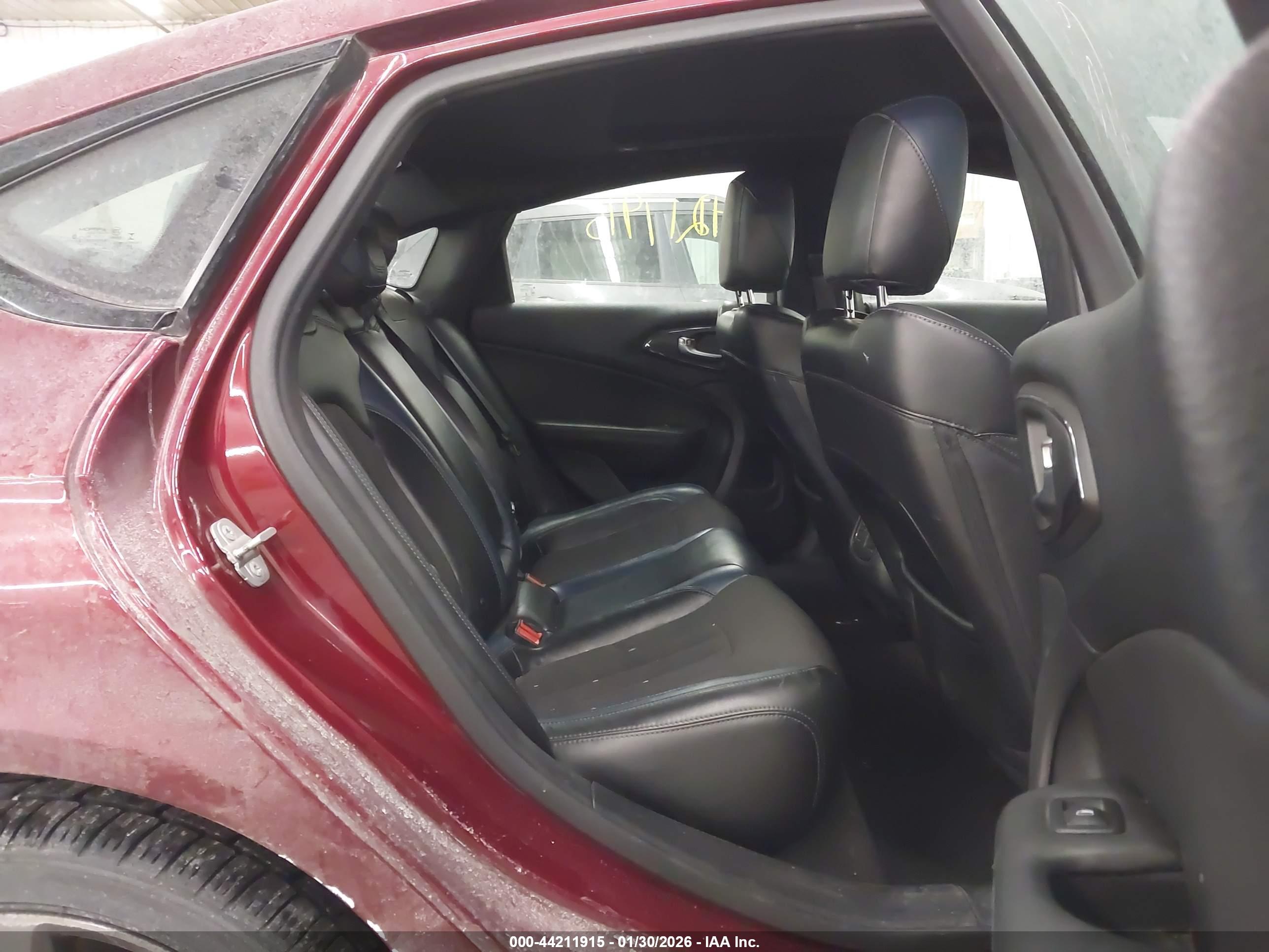 CHRYSLER 200 image 8