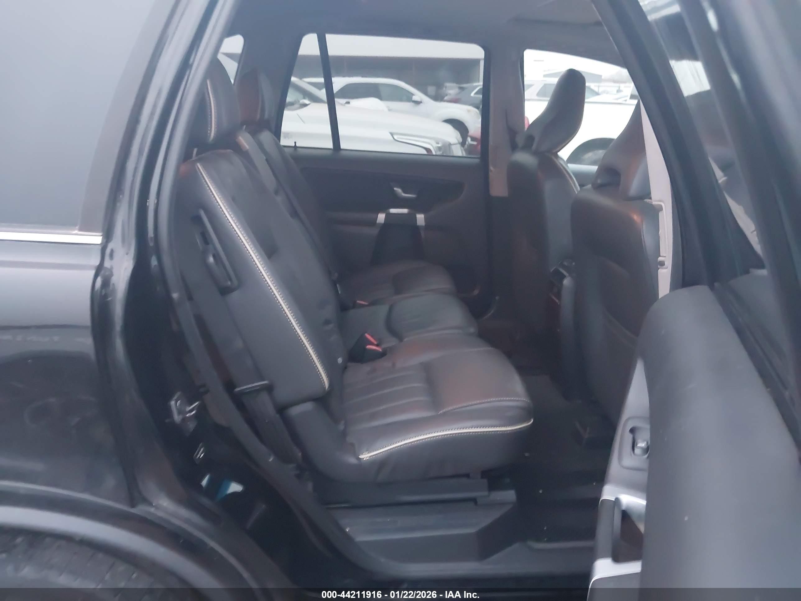 VOLVO XC90 image 8