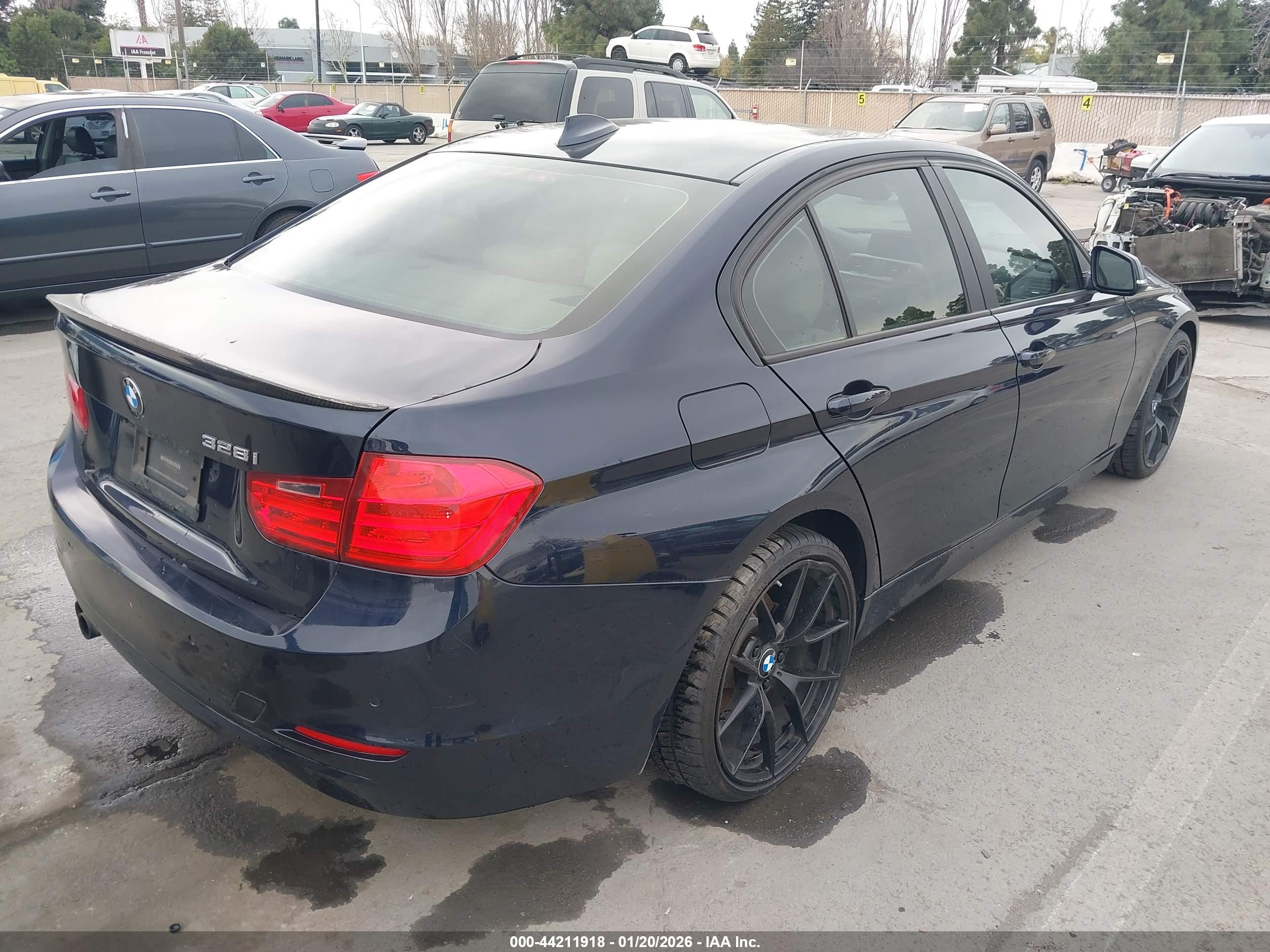 BMW 328I image 4
