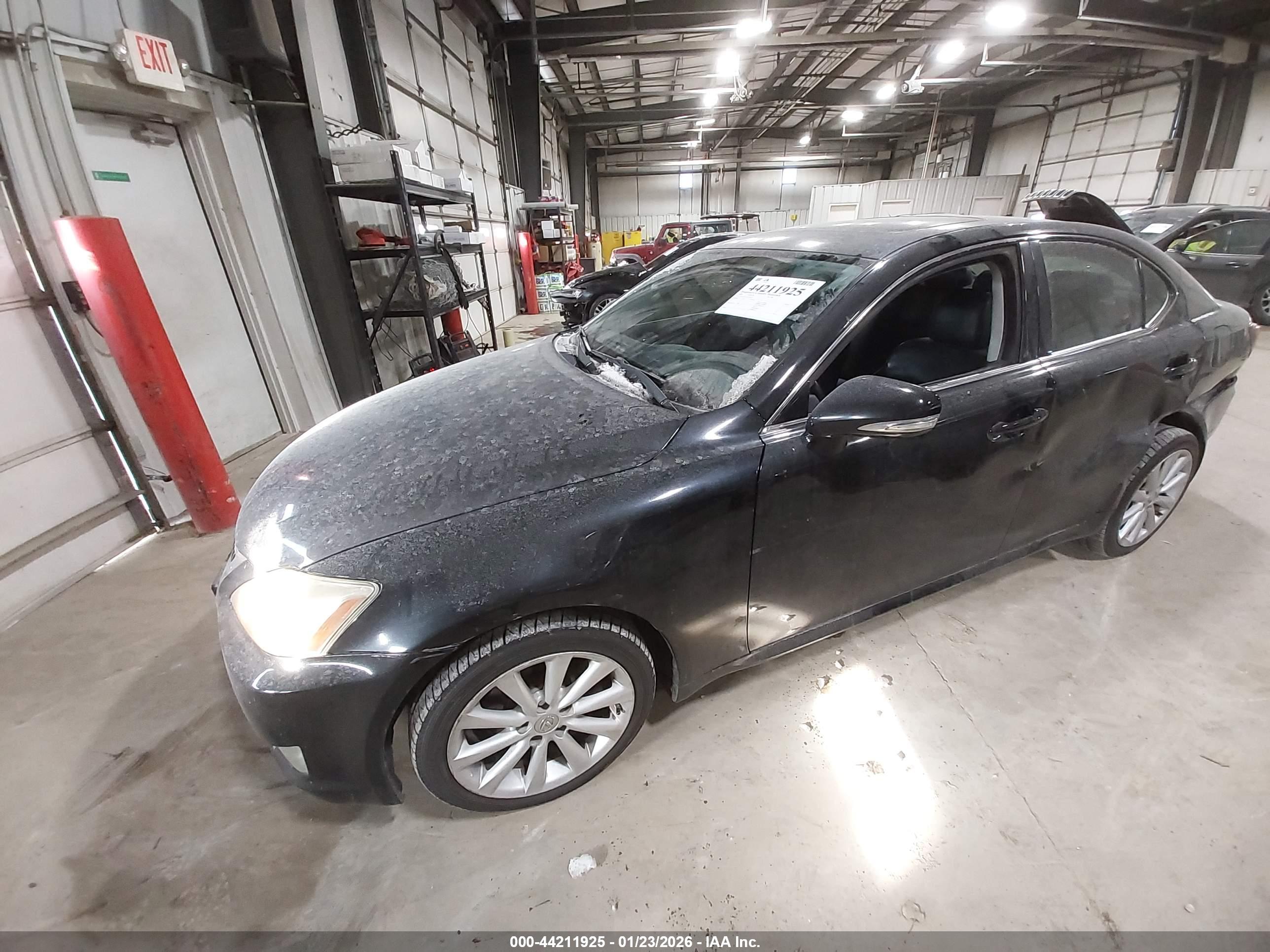 LEXUS IS image 2