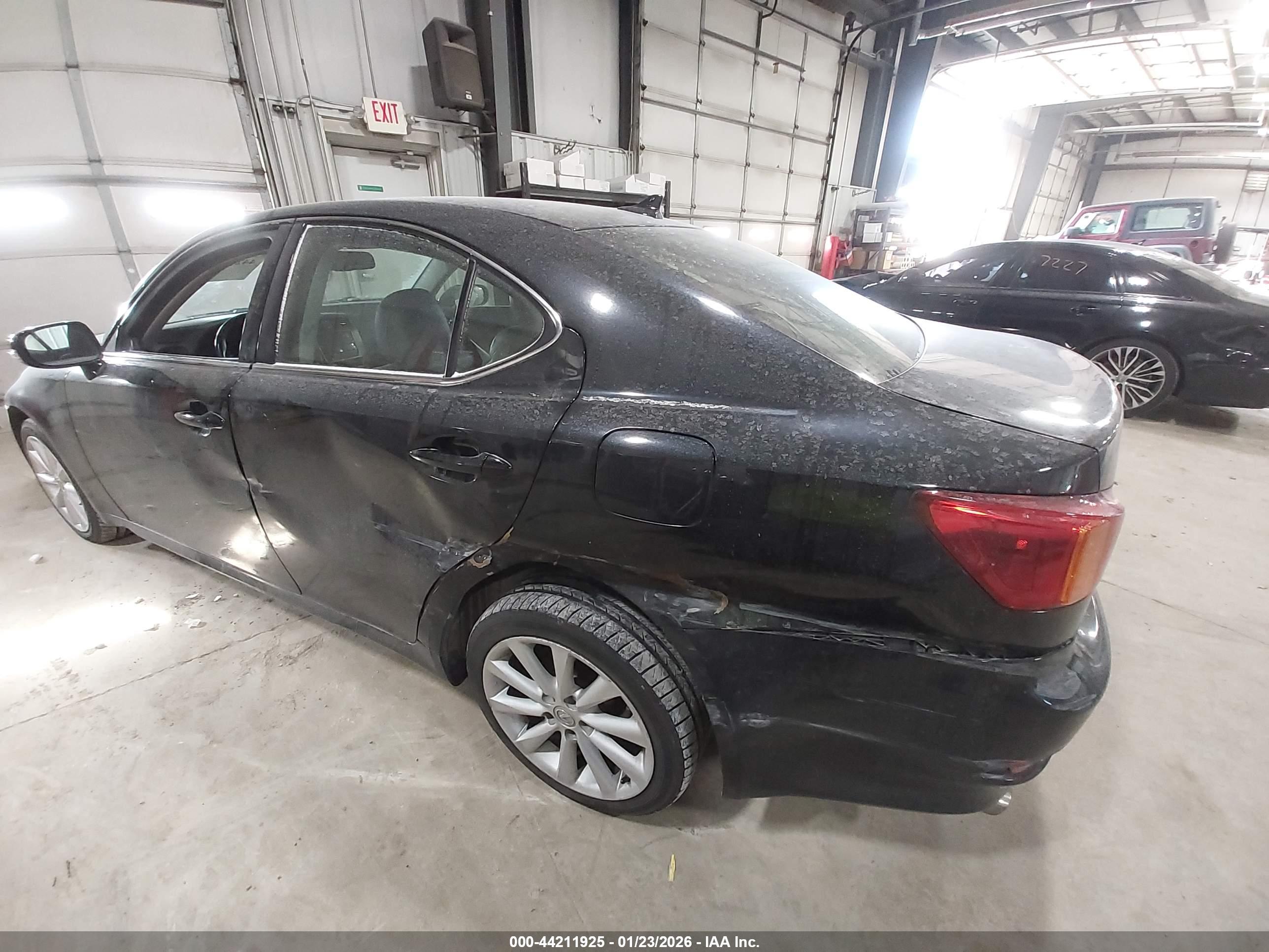 LEXUS IS image 3