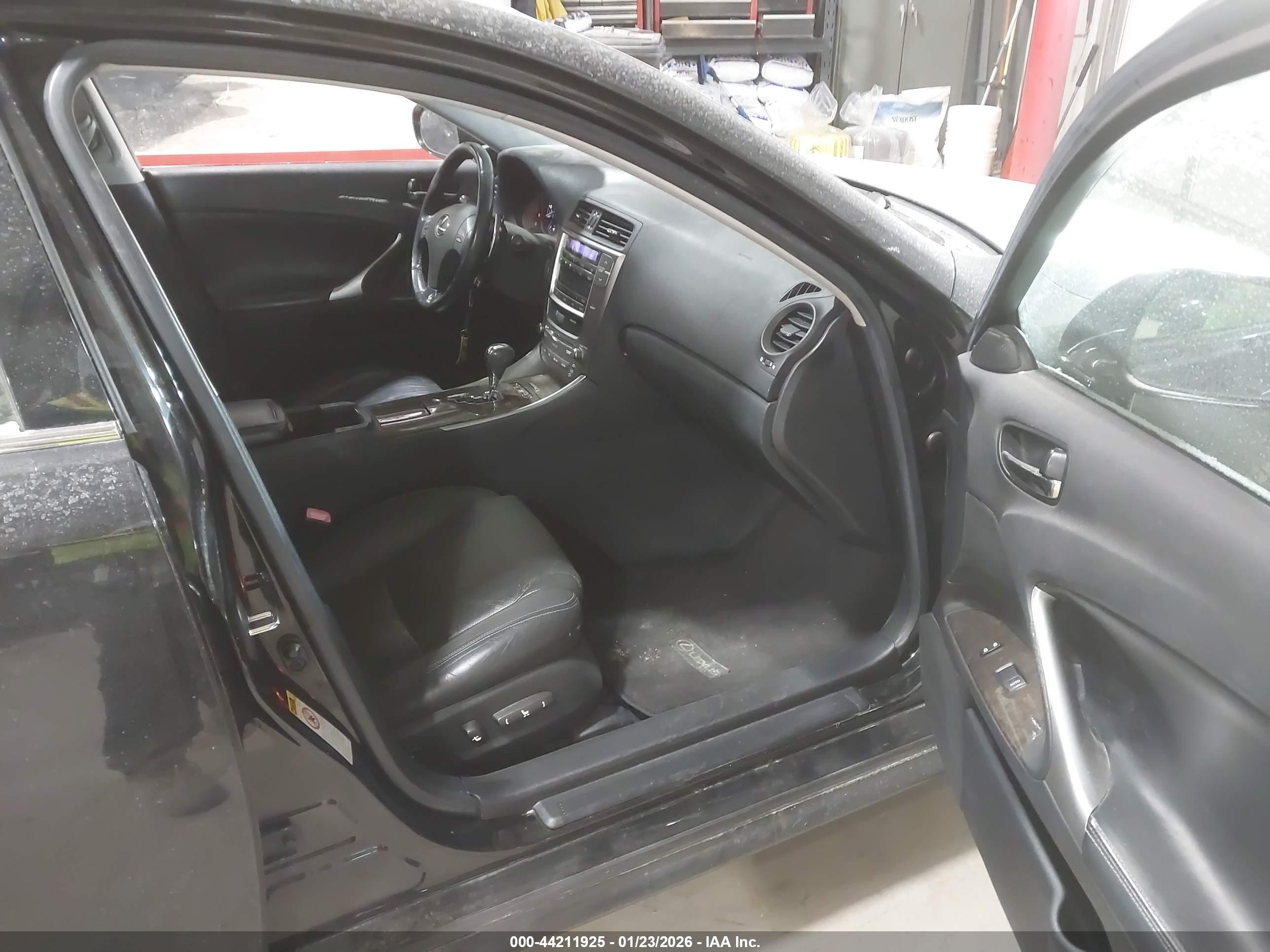 LEXUS IS image 5