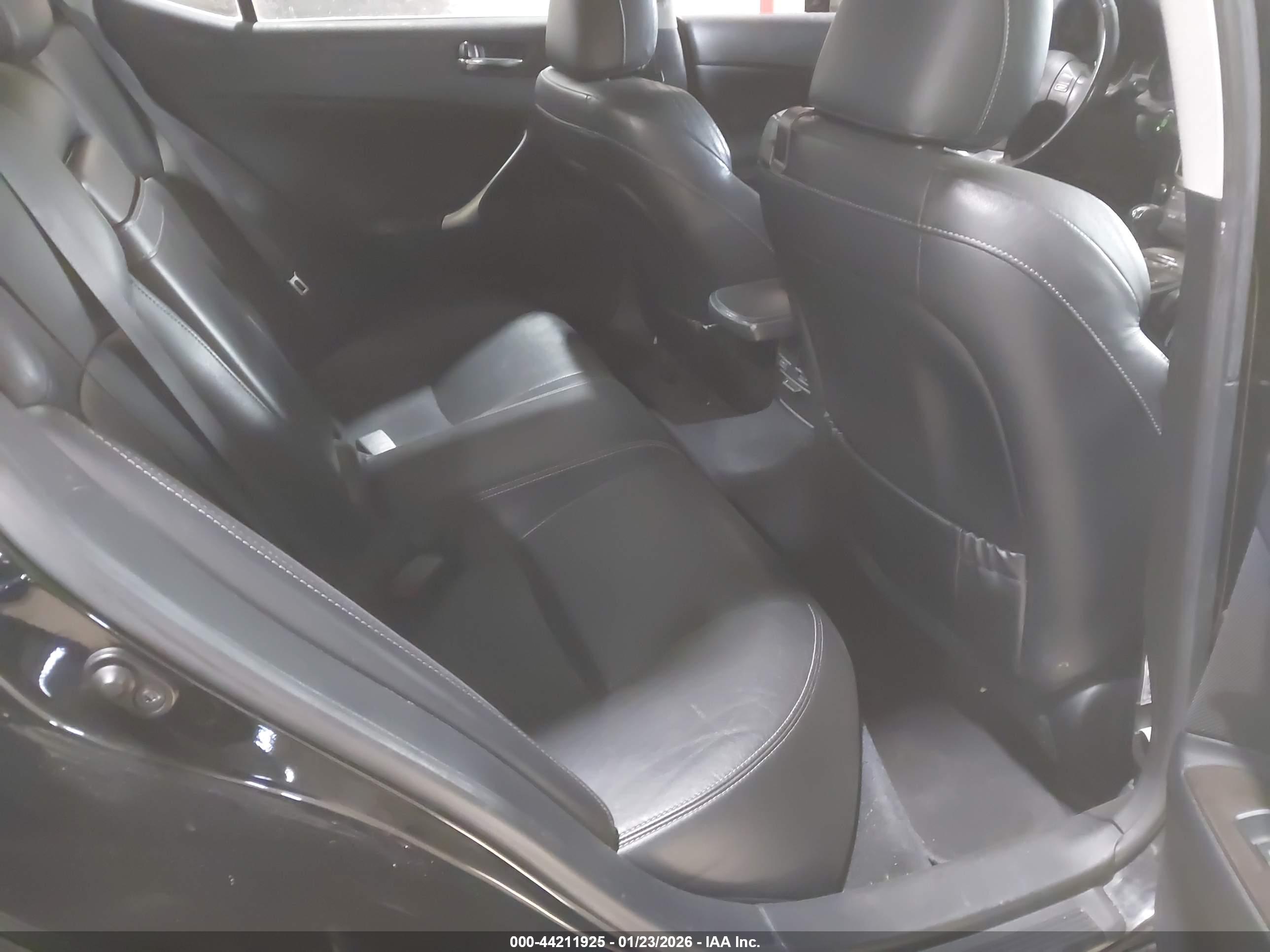 LEXUS IS image 8
