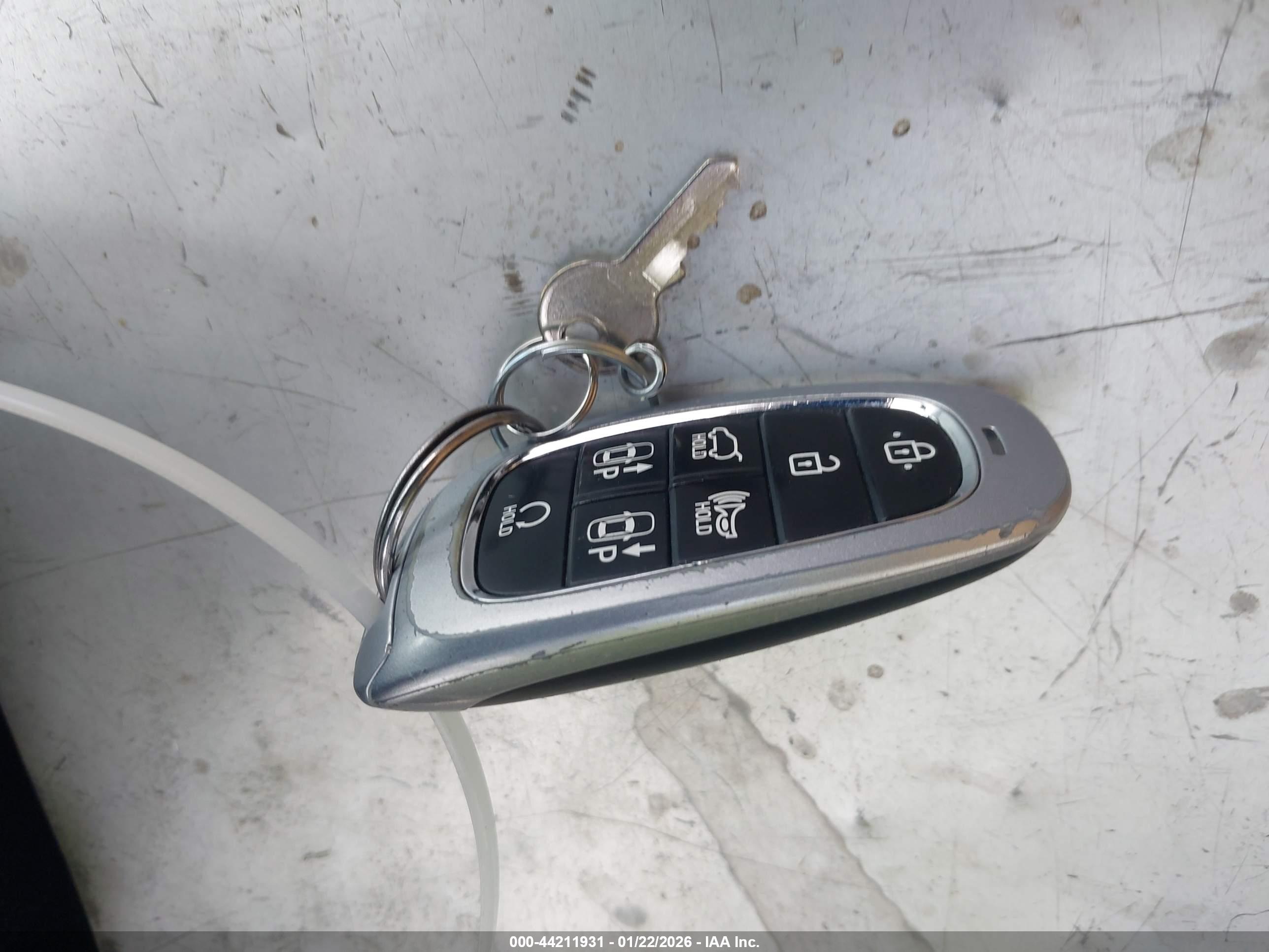 HYUNDAI SANTA image 11