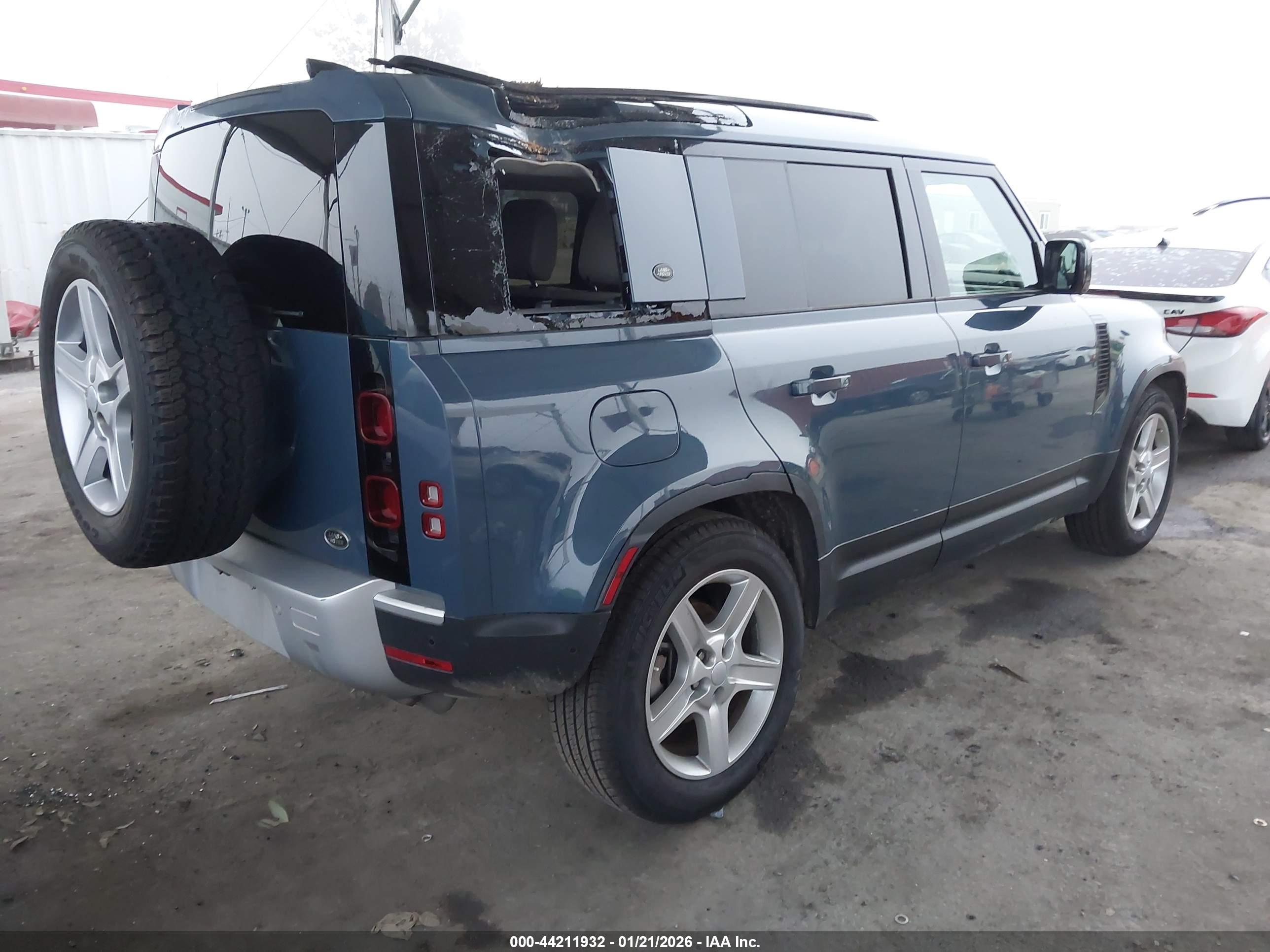 LAND ROVER image 4
