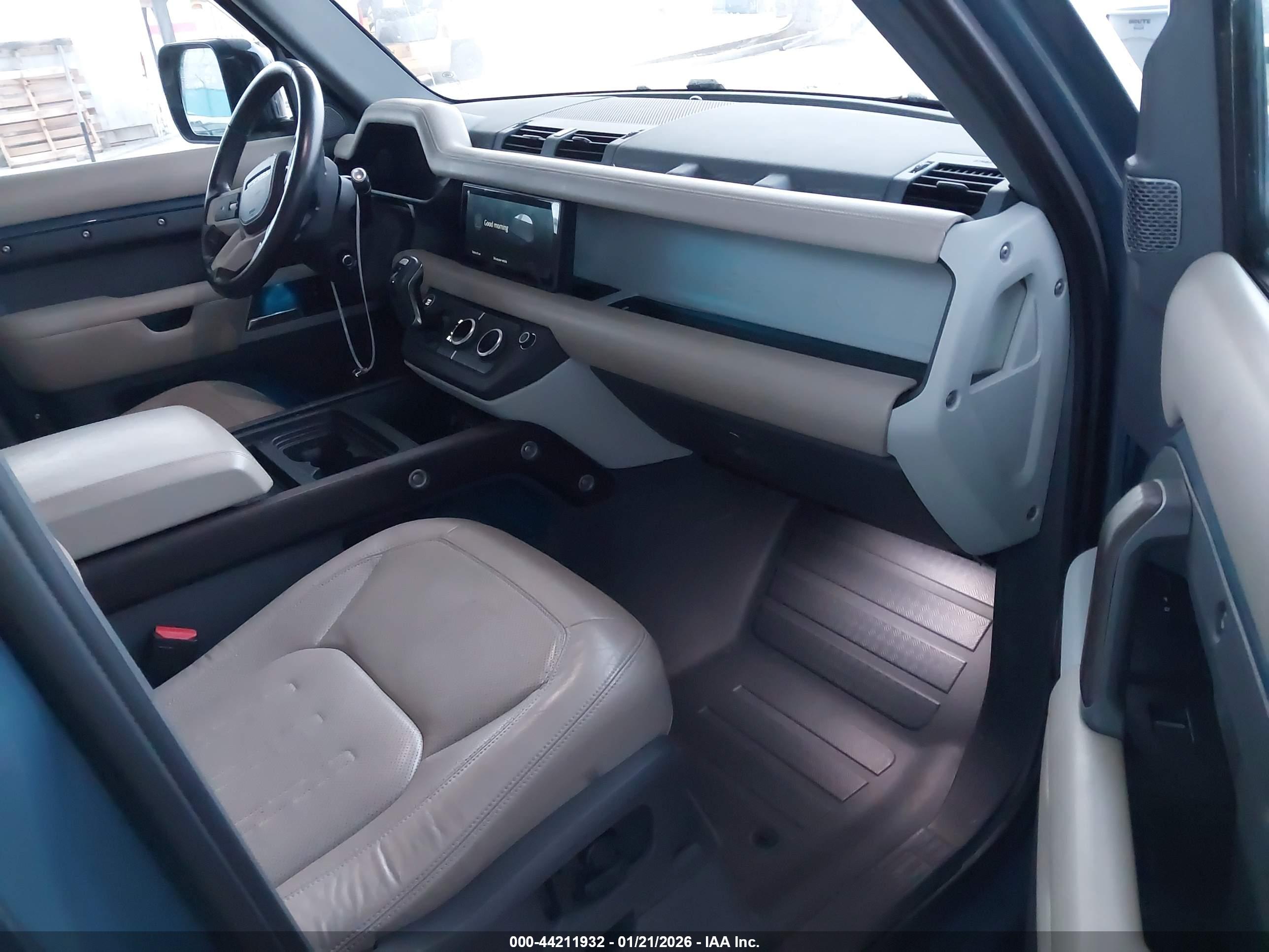 LAND ROVER image 5