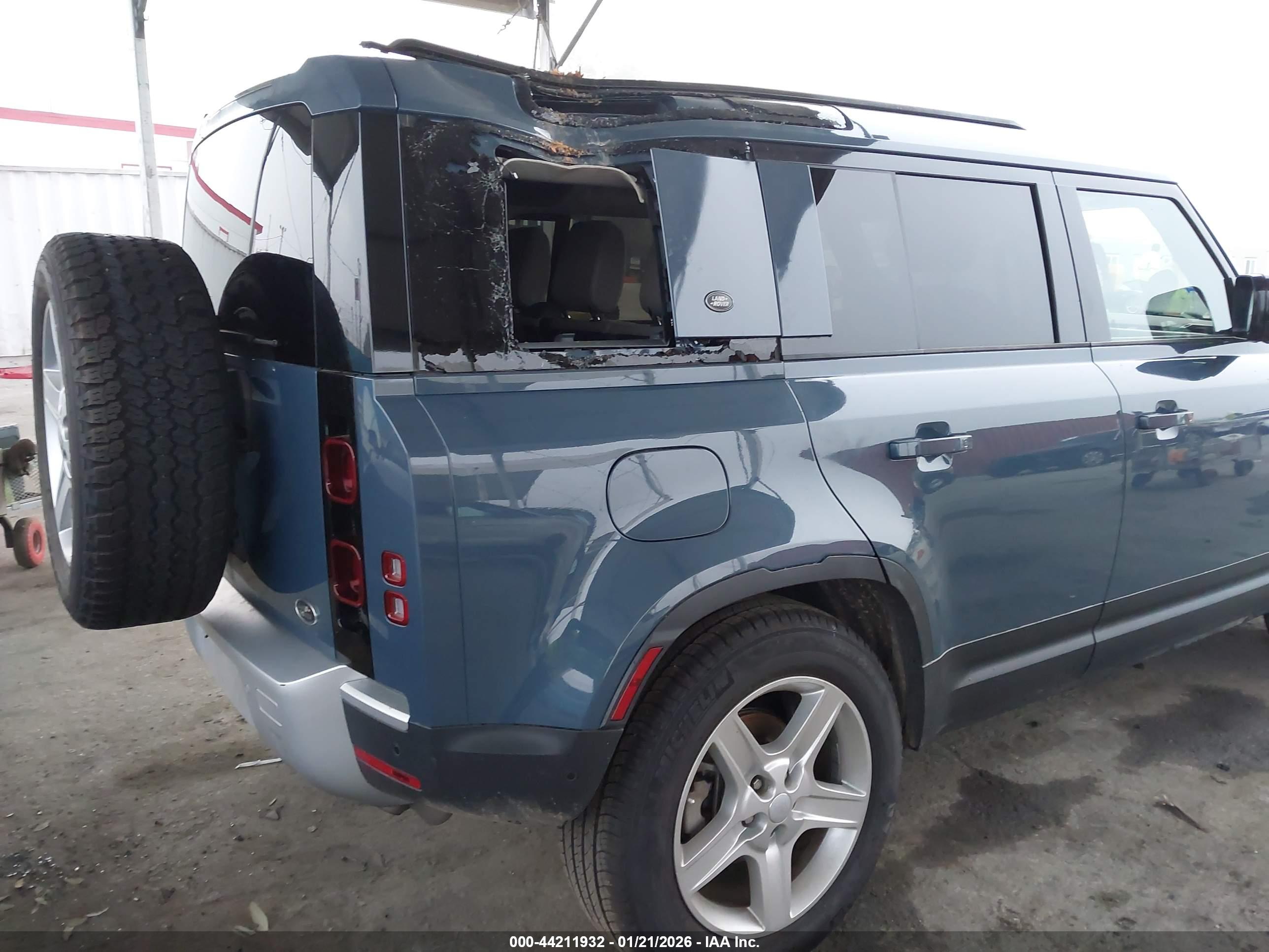 LAND ROVER image 6
