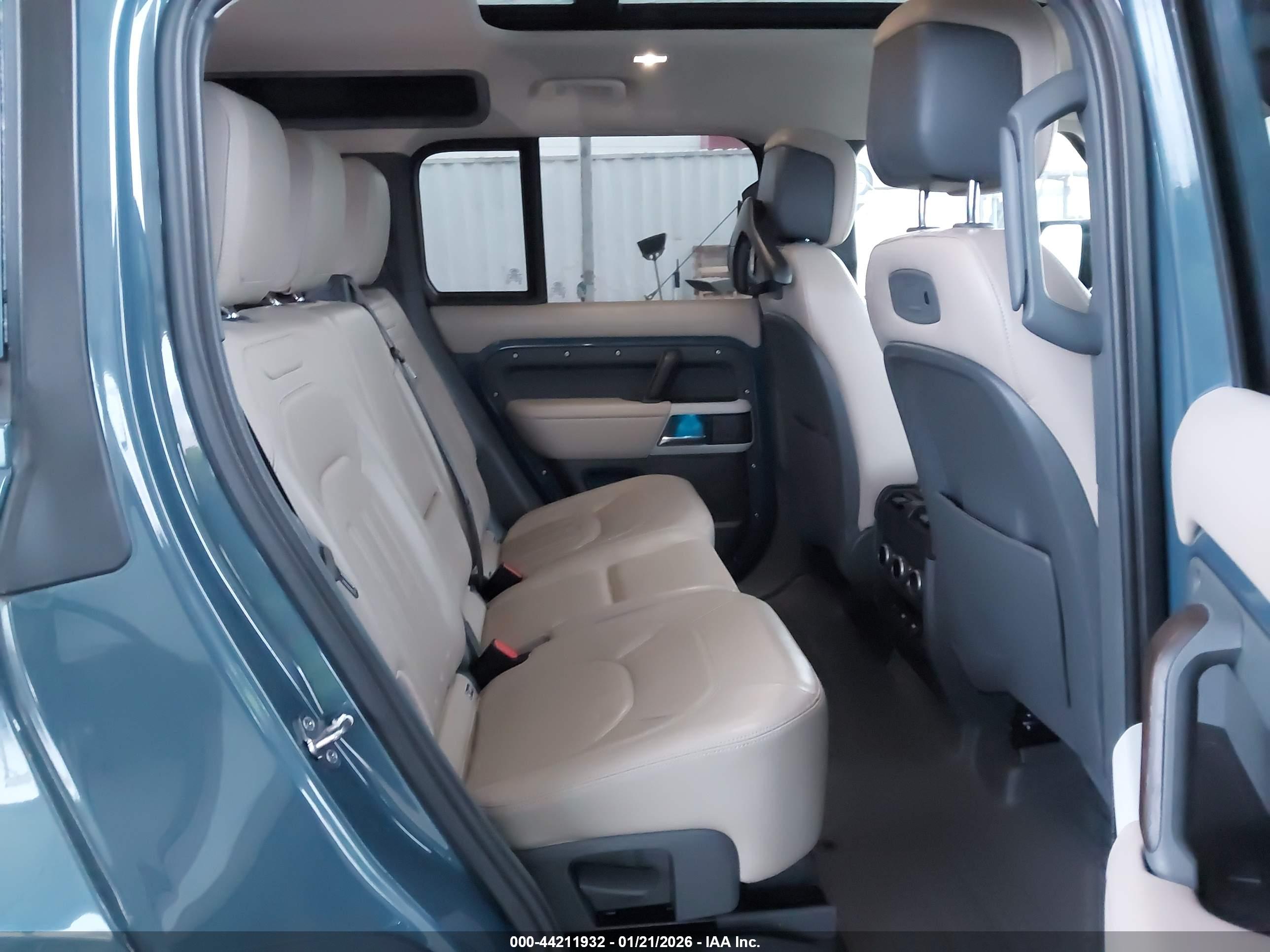 LAND ROVER image 8