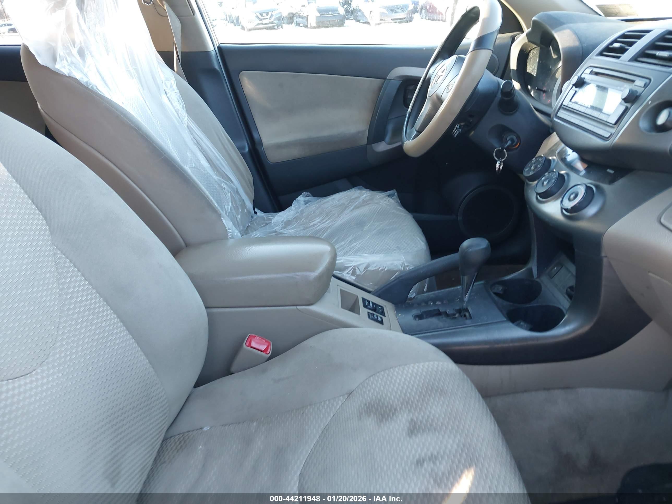 TOYOTA RAV4 image 5