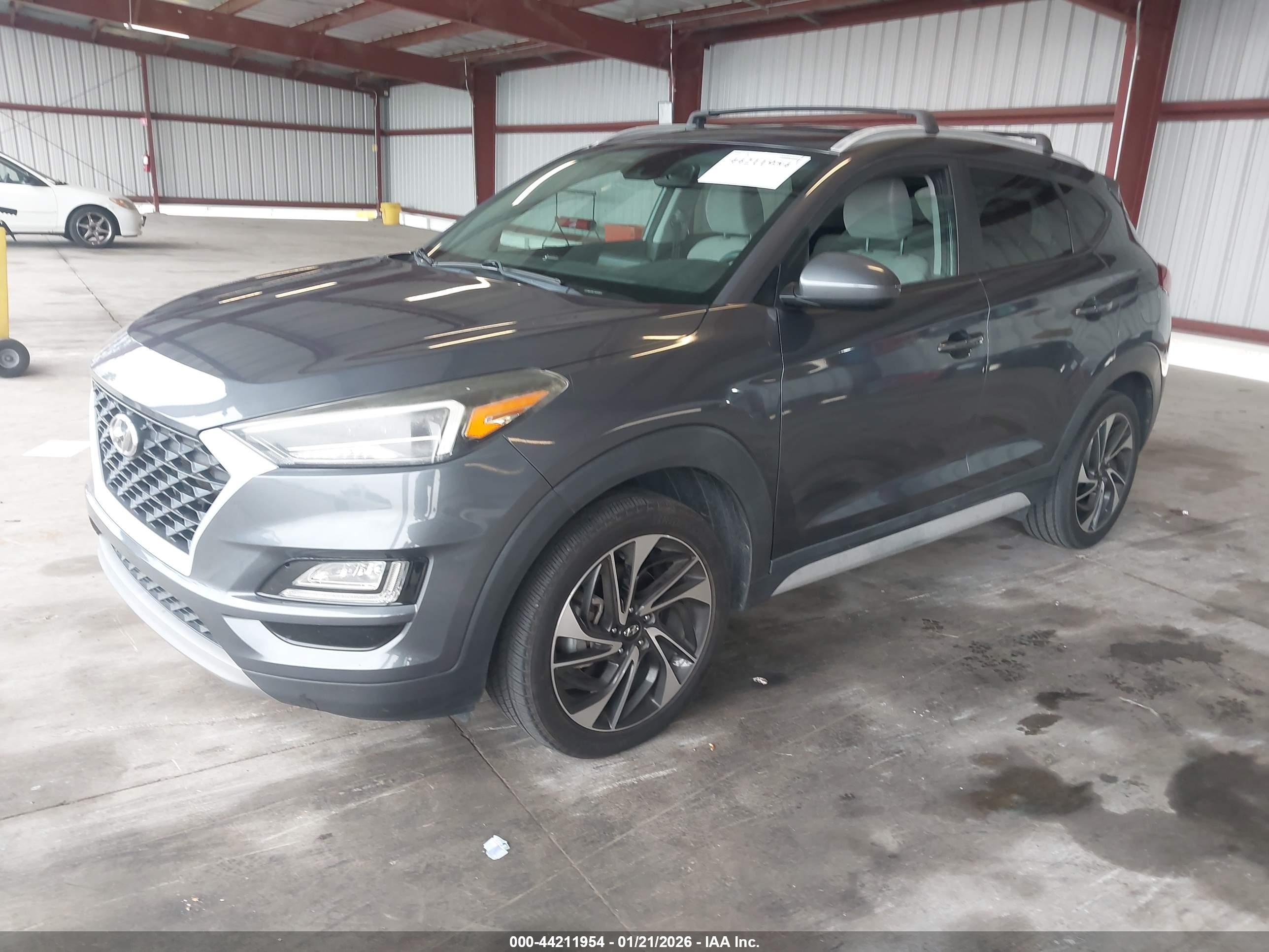 HYUNDAI TUCSON image 2