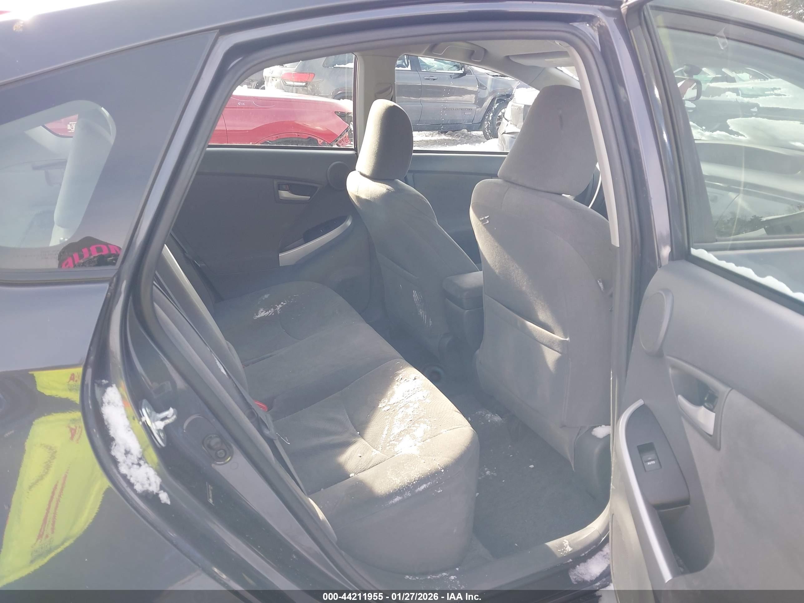 TOYOTA PRIUS image 8