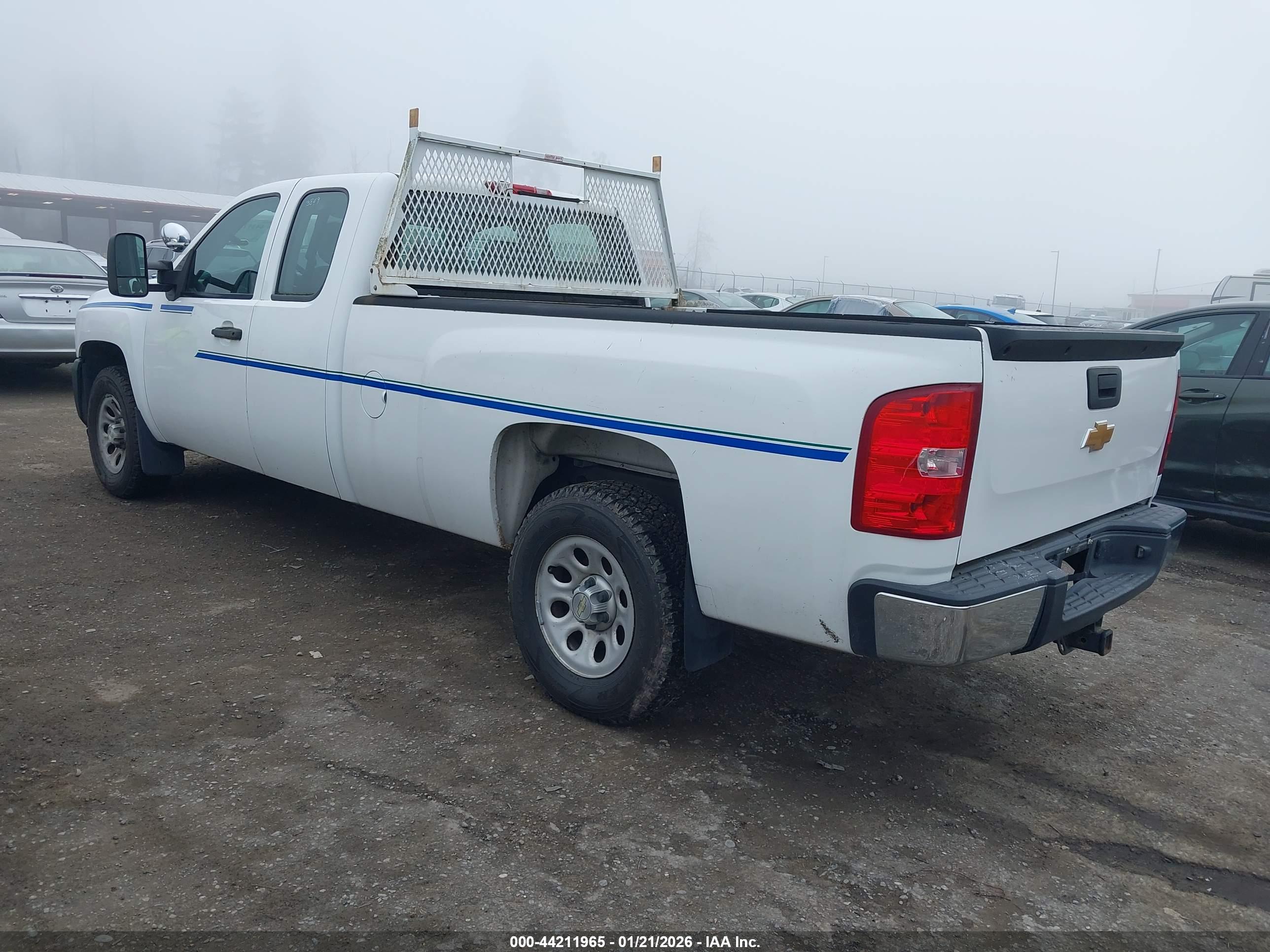 CHEVROLET SILVERADO image 3