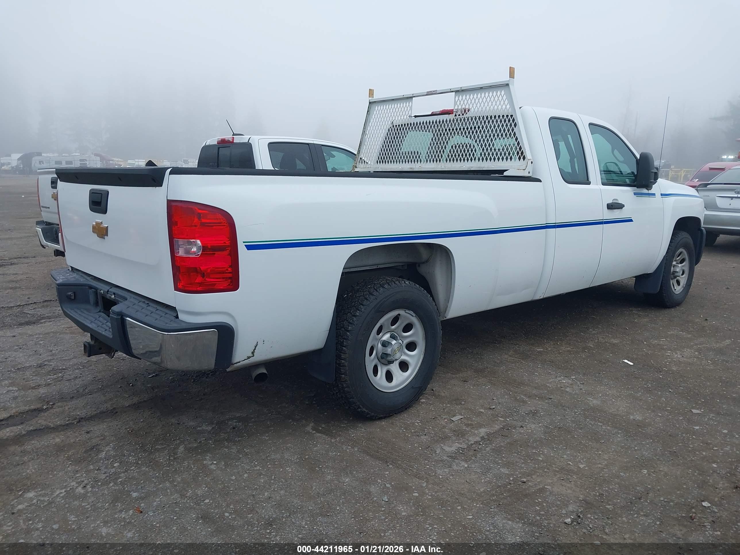 CHEVROLET SILVERADO image 4