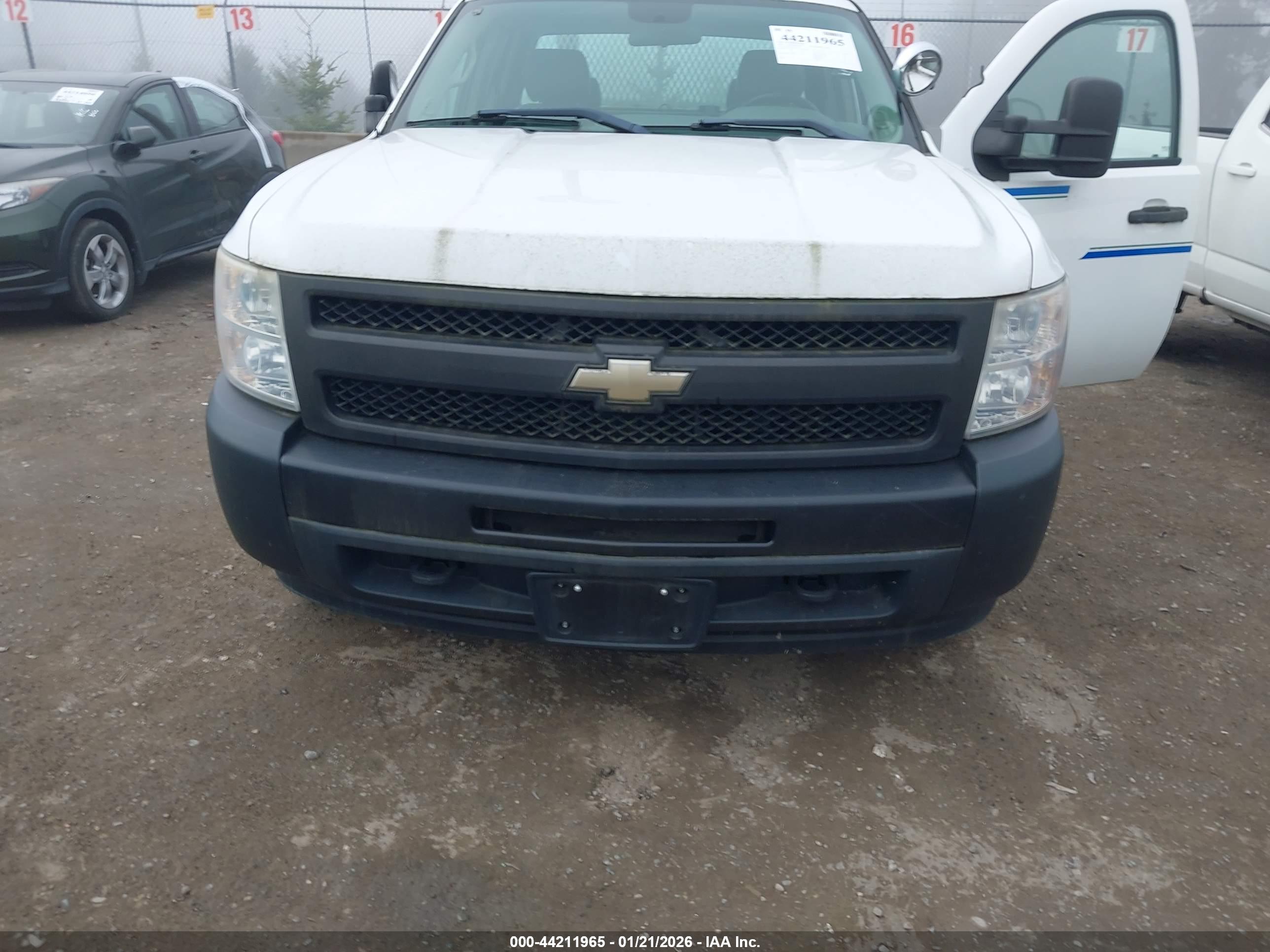 CHEVROLET SILVERADO image 6