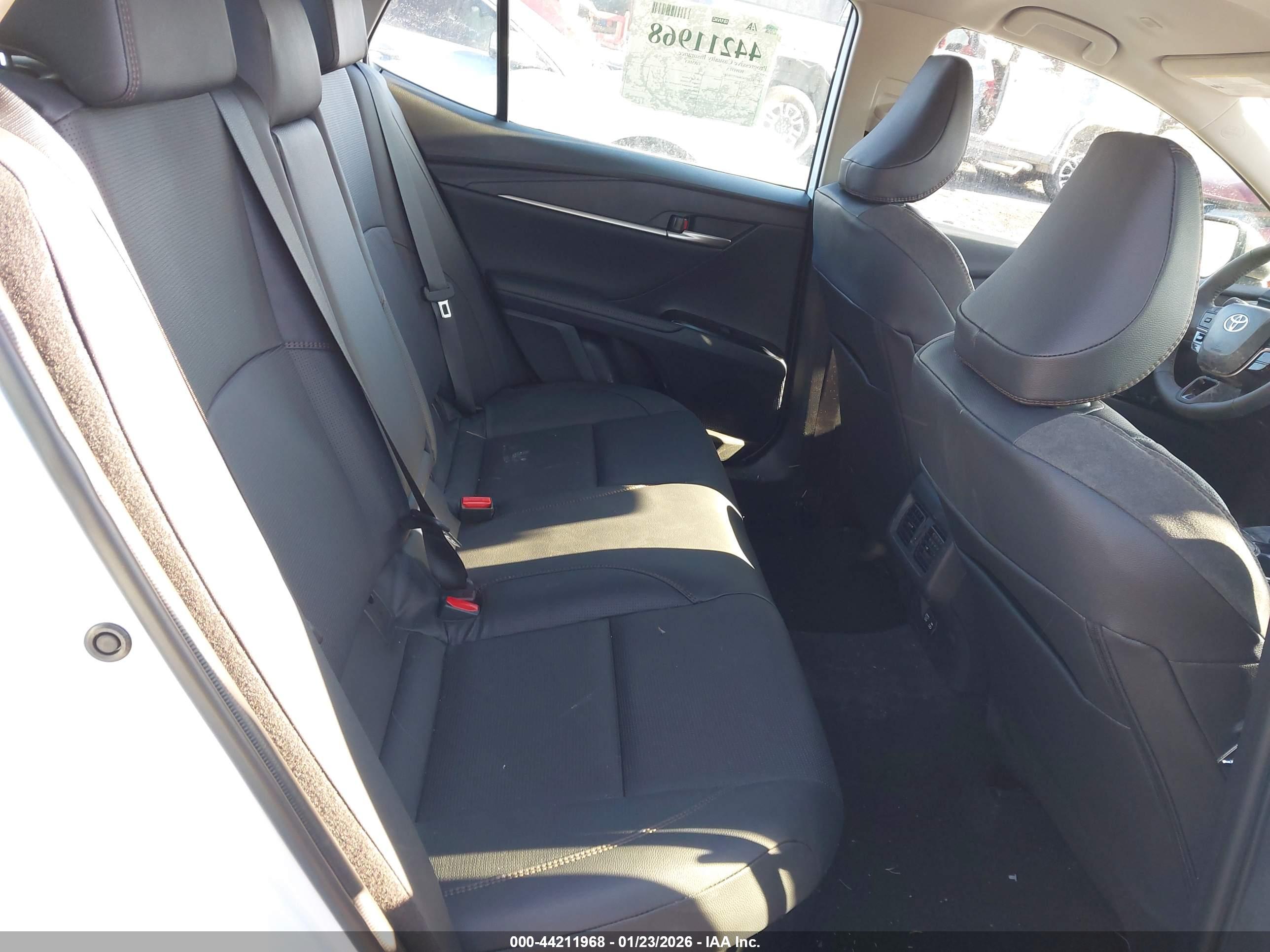 TOYOTA CAMRY image 8