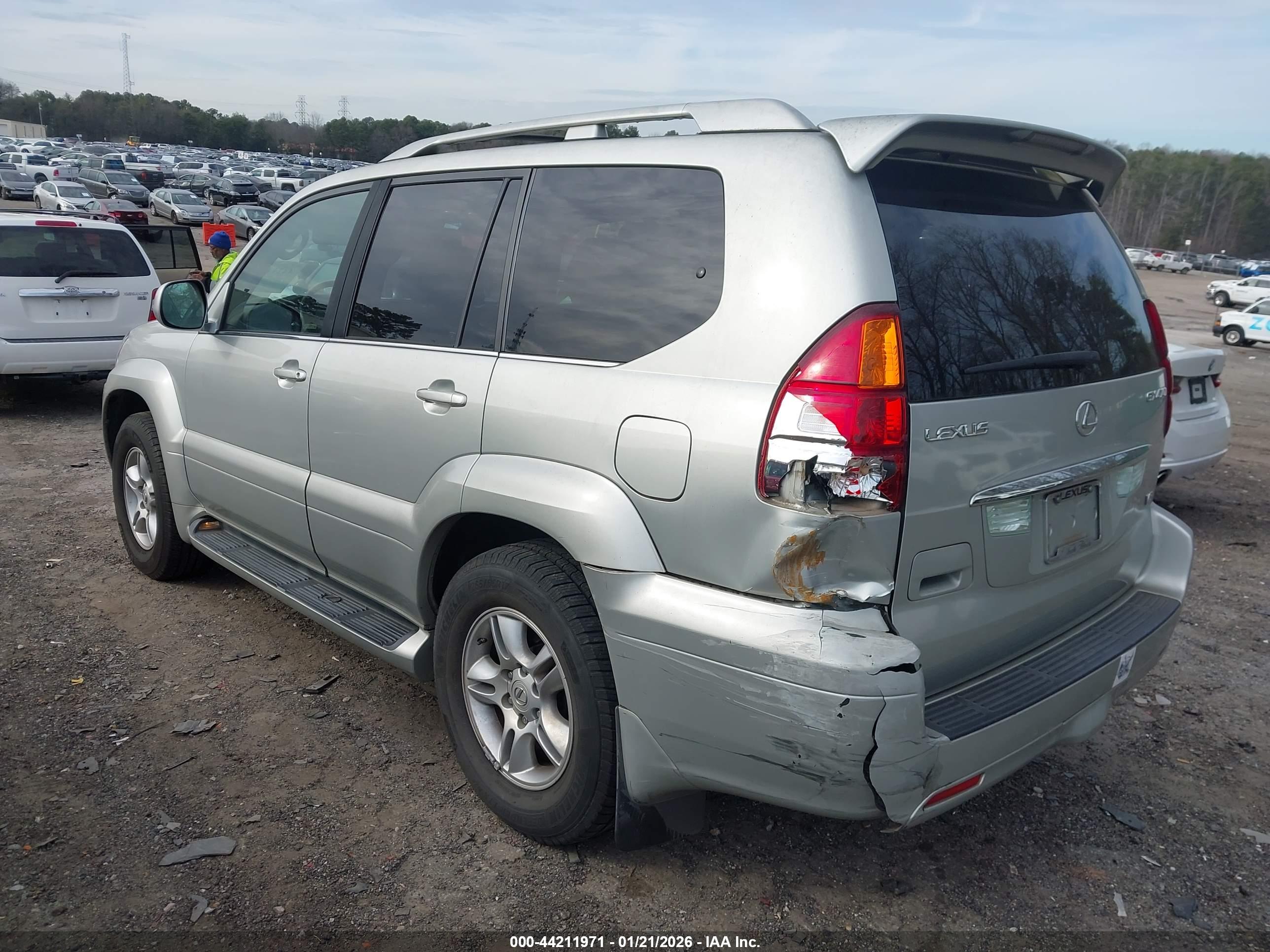 LEXUS GX image 3