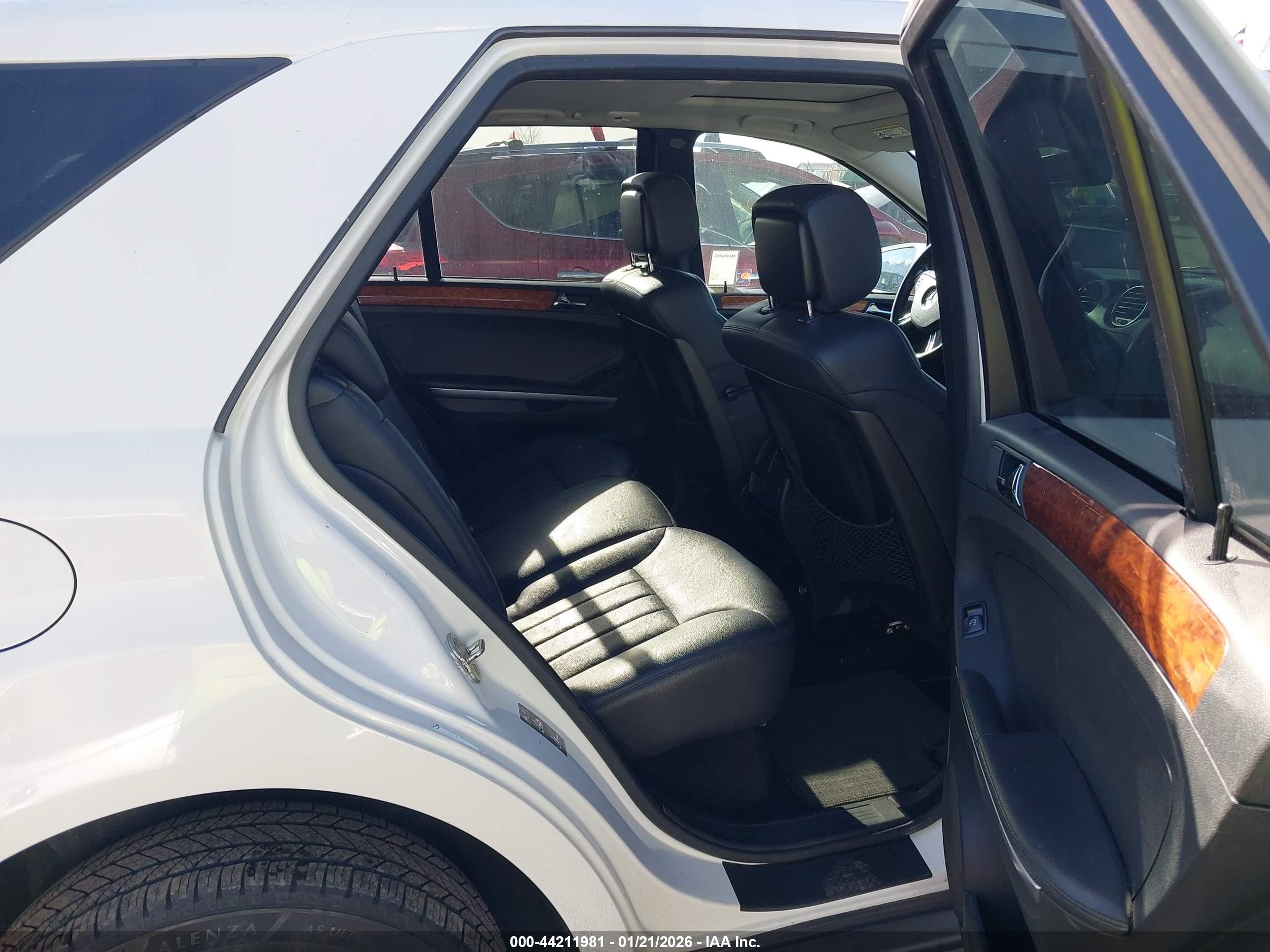 MERCEDES-BENZ ML image 8