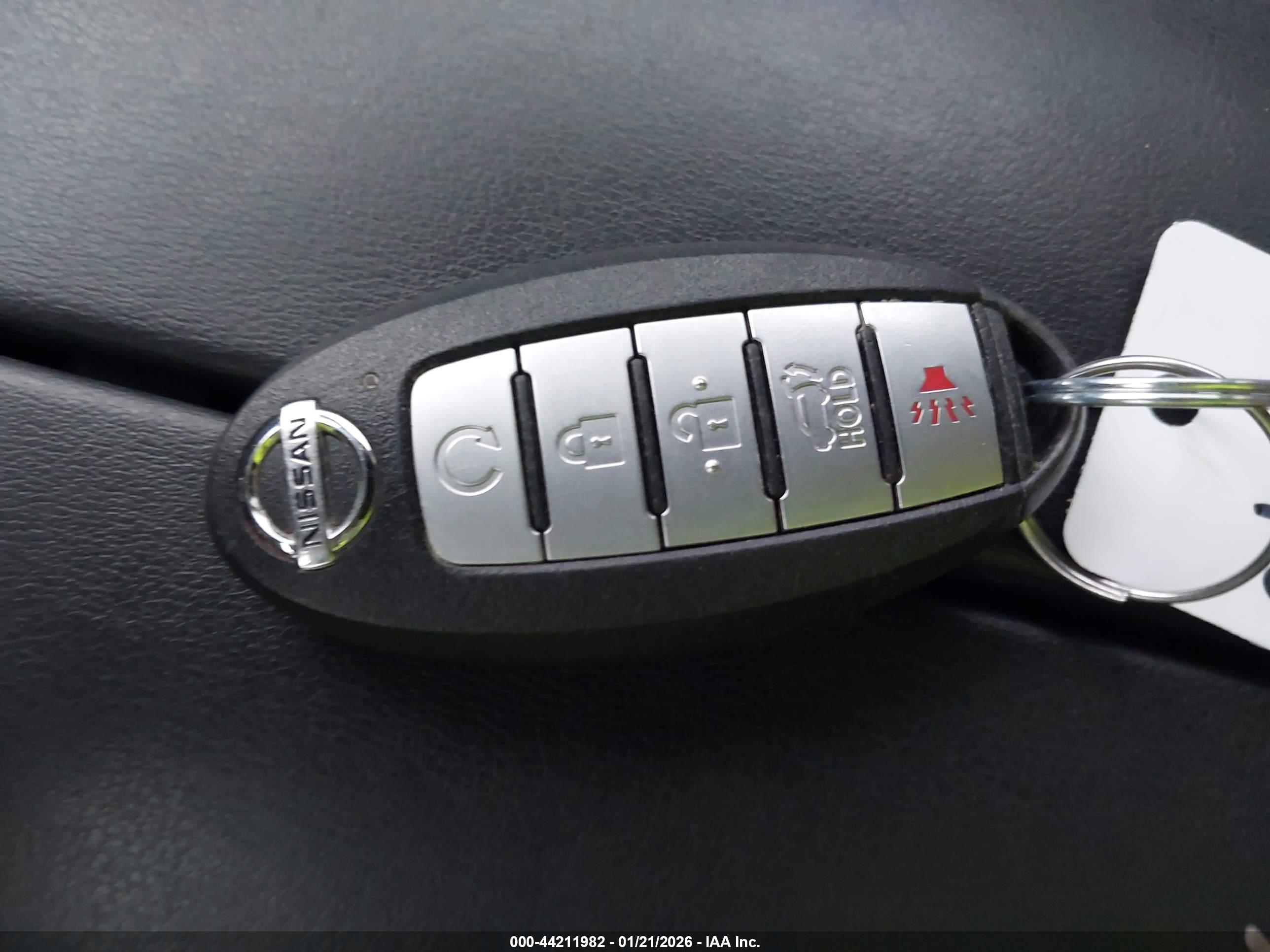 NISSAN ROGUE image 11