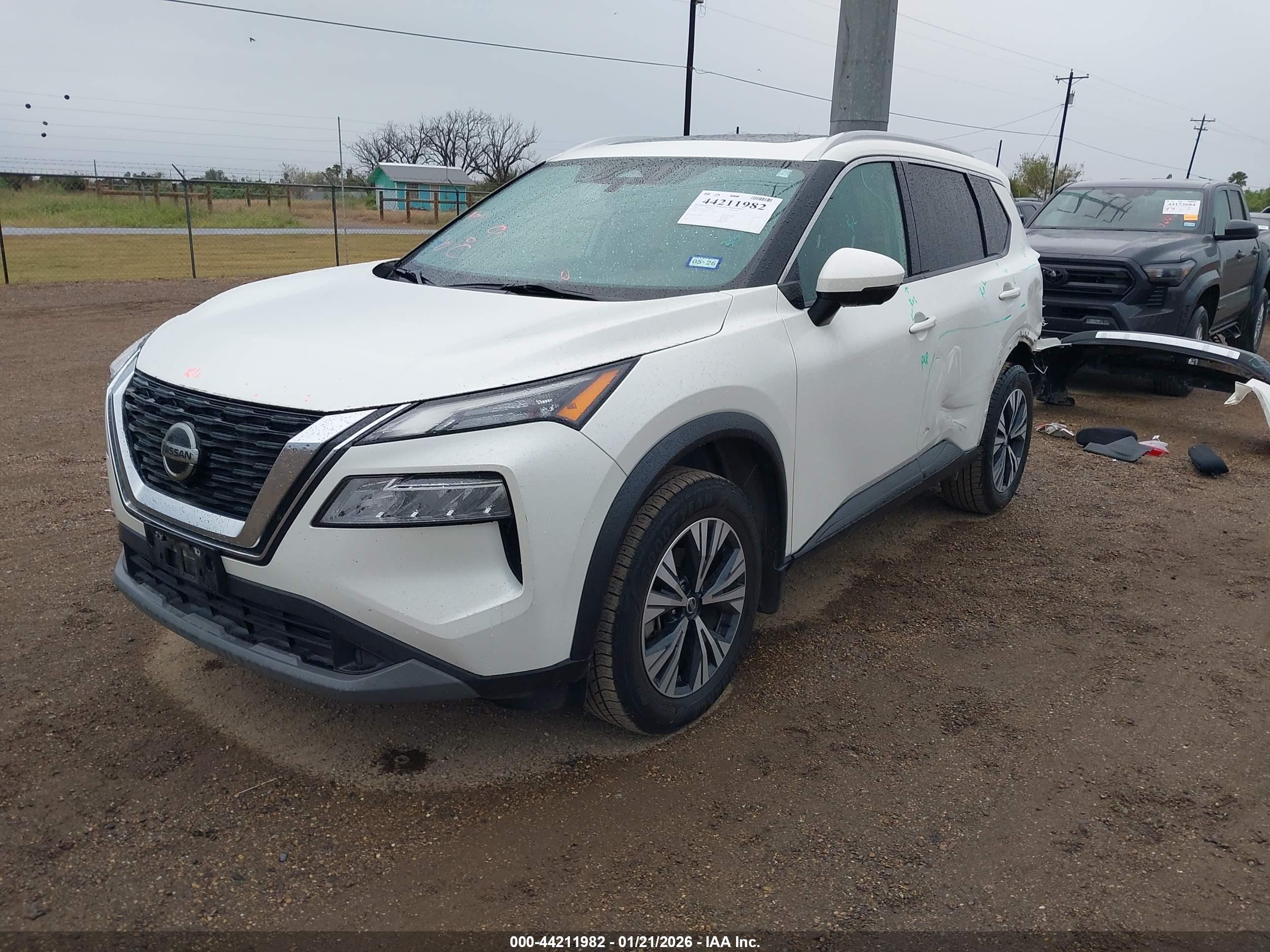 NISSAN ROGUE image 2