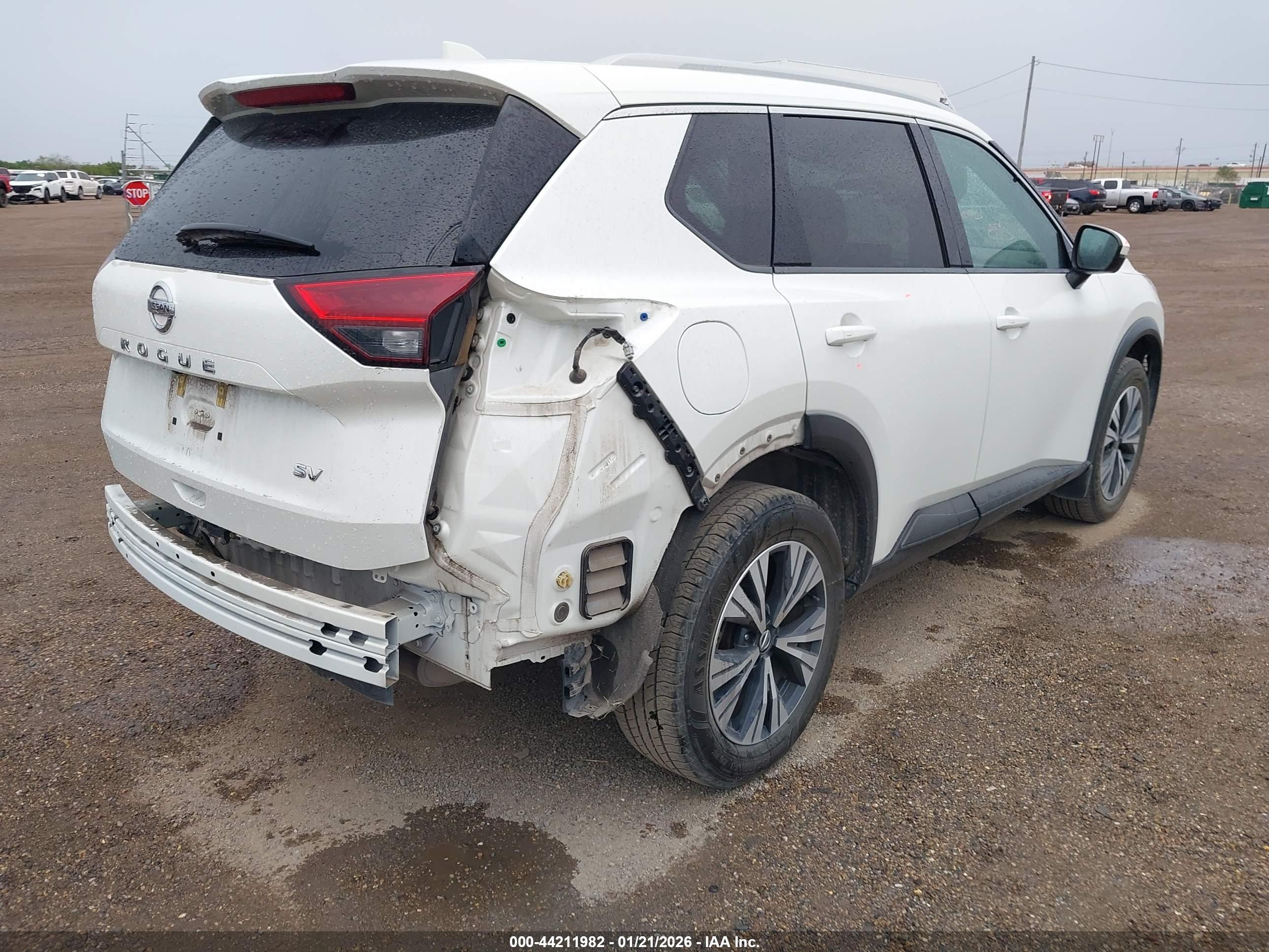 NISSAN ROGUE image 4