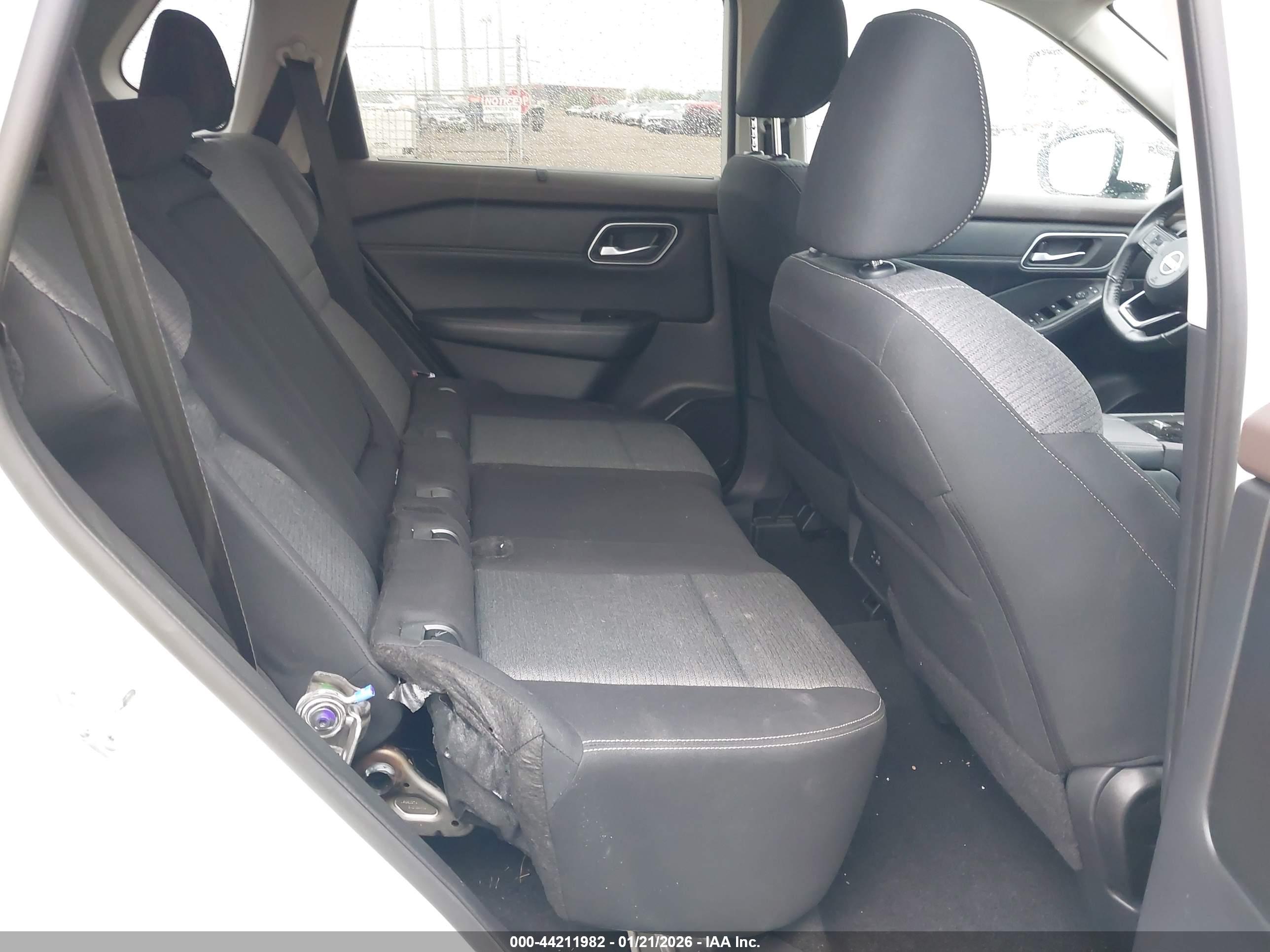 NISSAN ROGUE image 8