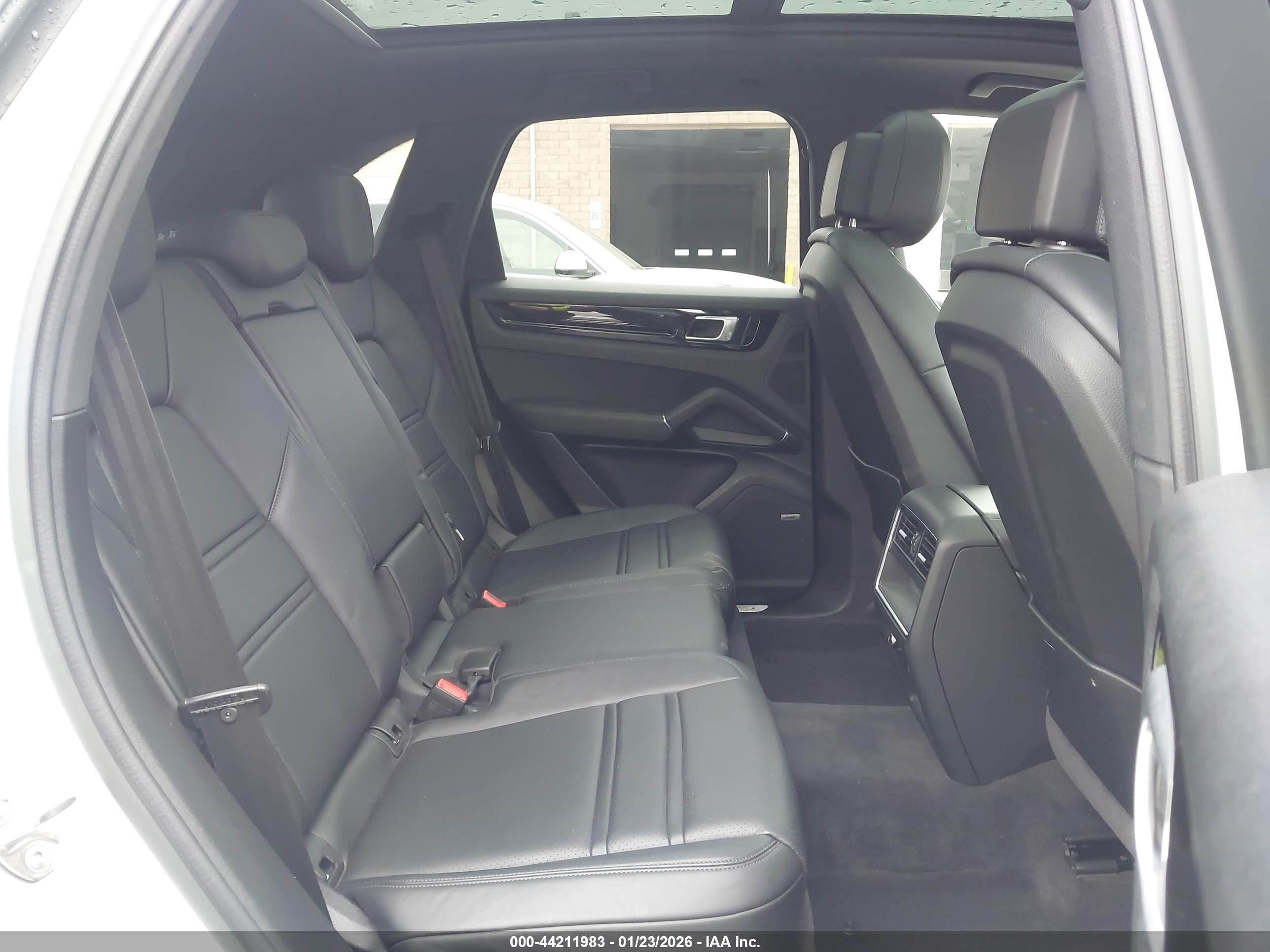 PORSCHE CAYENNE image 8