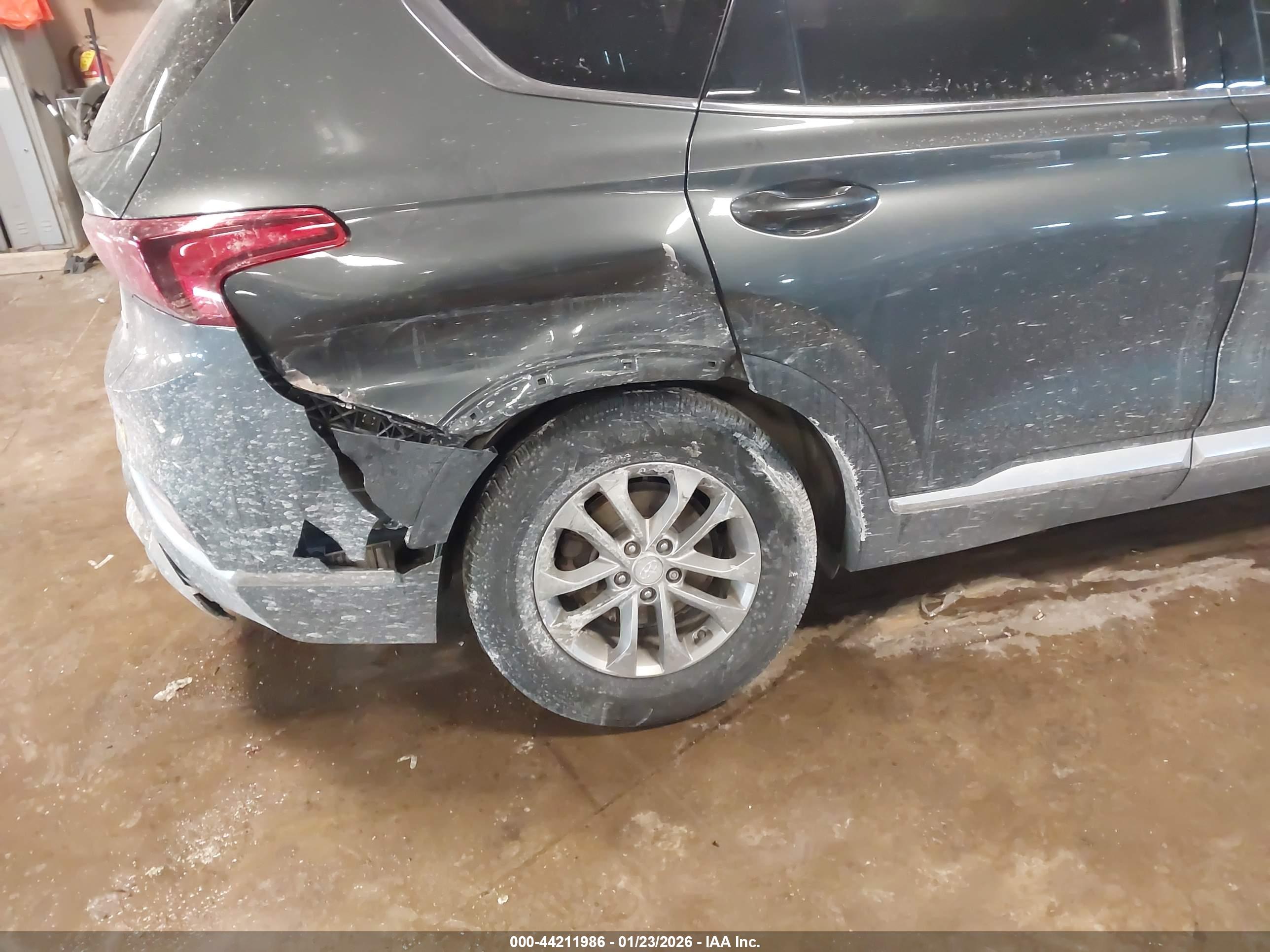 HYUNDAI SANTA image 6