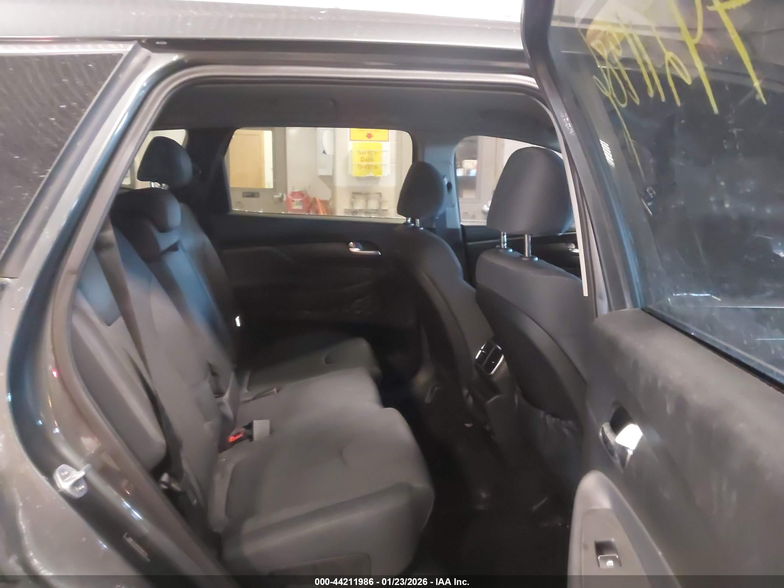 HYUNDAI SANTA image 8