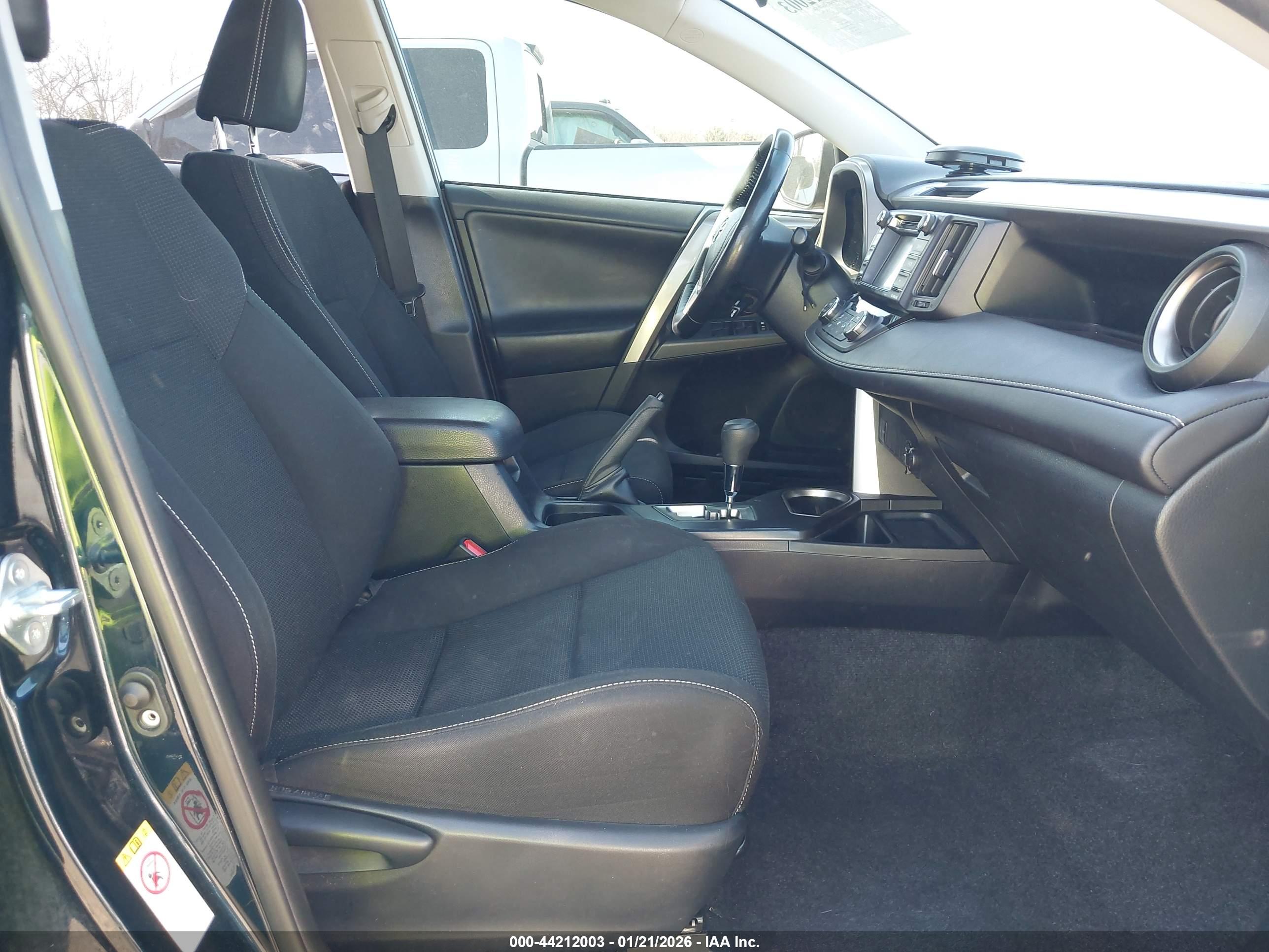 TOYOTA RAV4 image 5