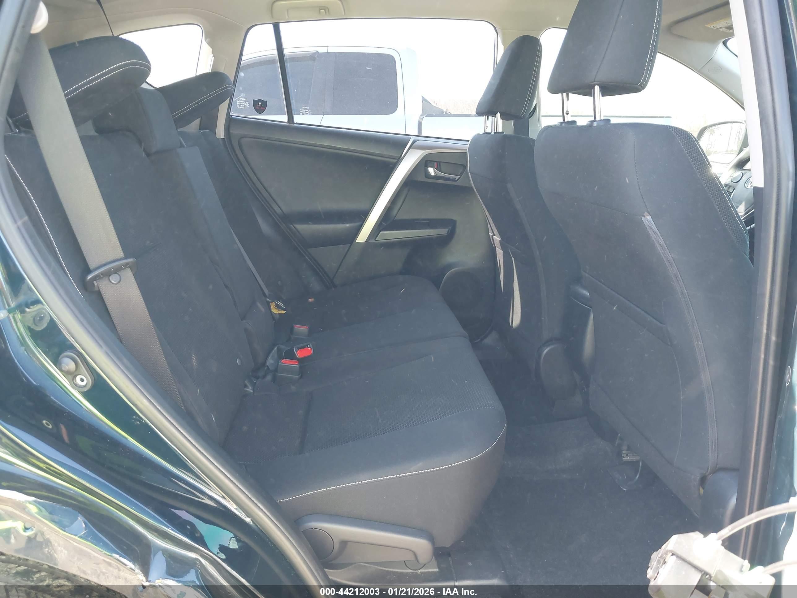 TOYOTA RAV4 image 8