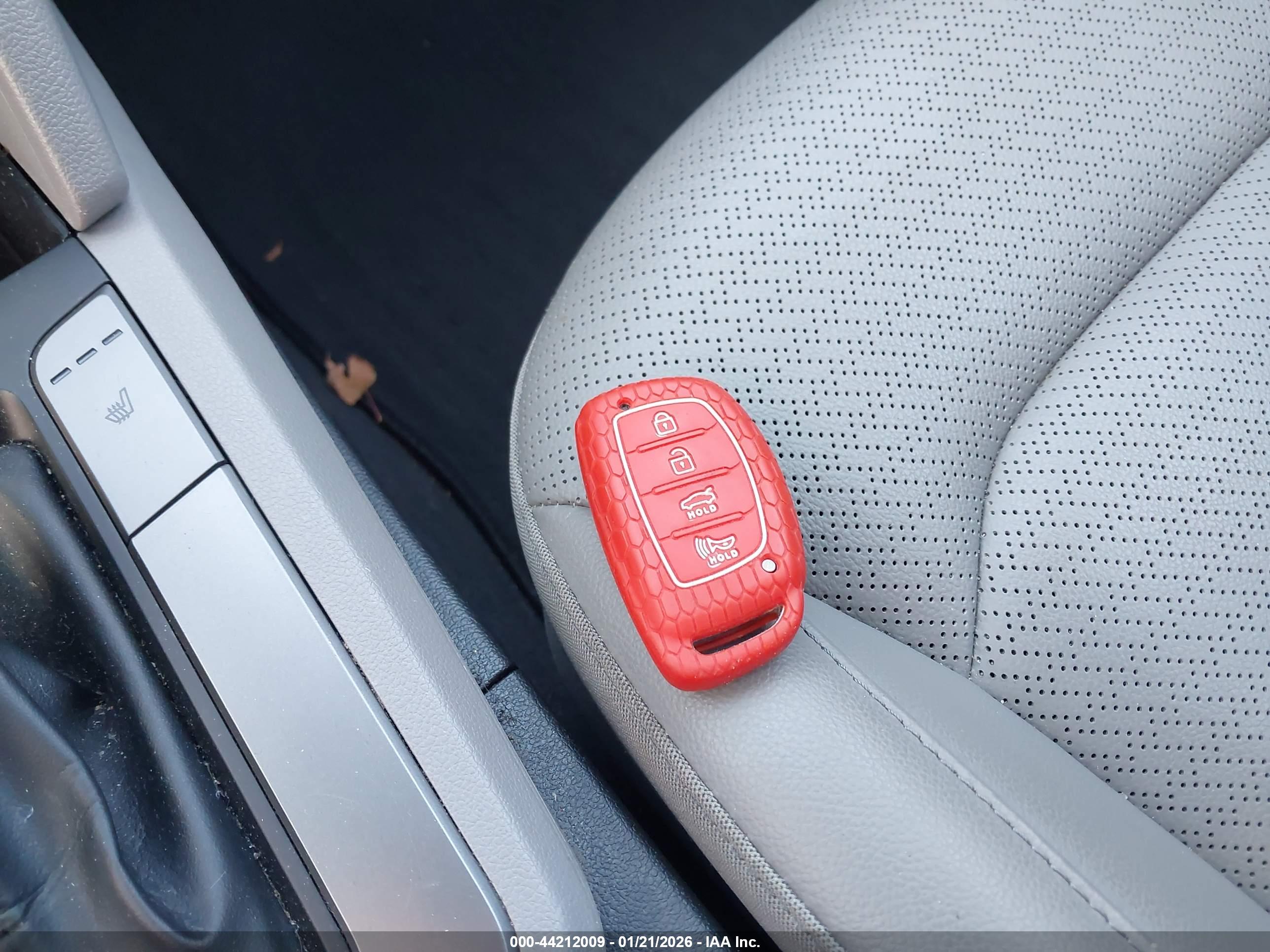 HYUNDAI ELANTRA image 11