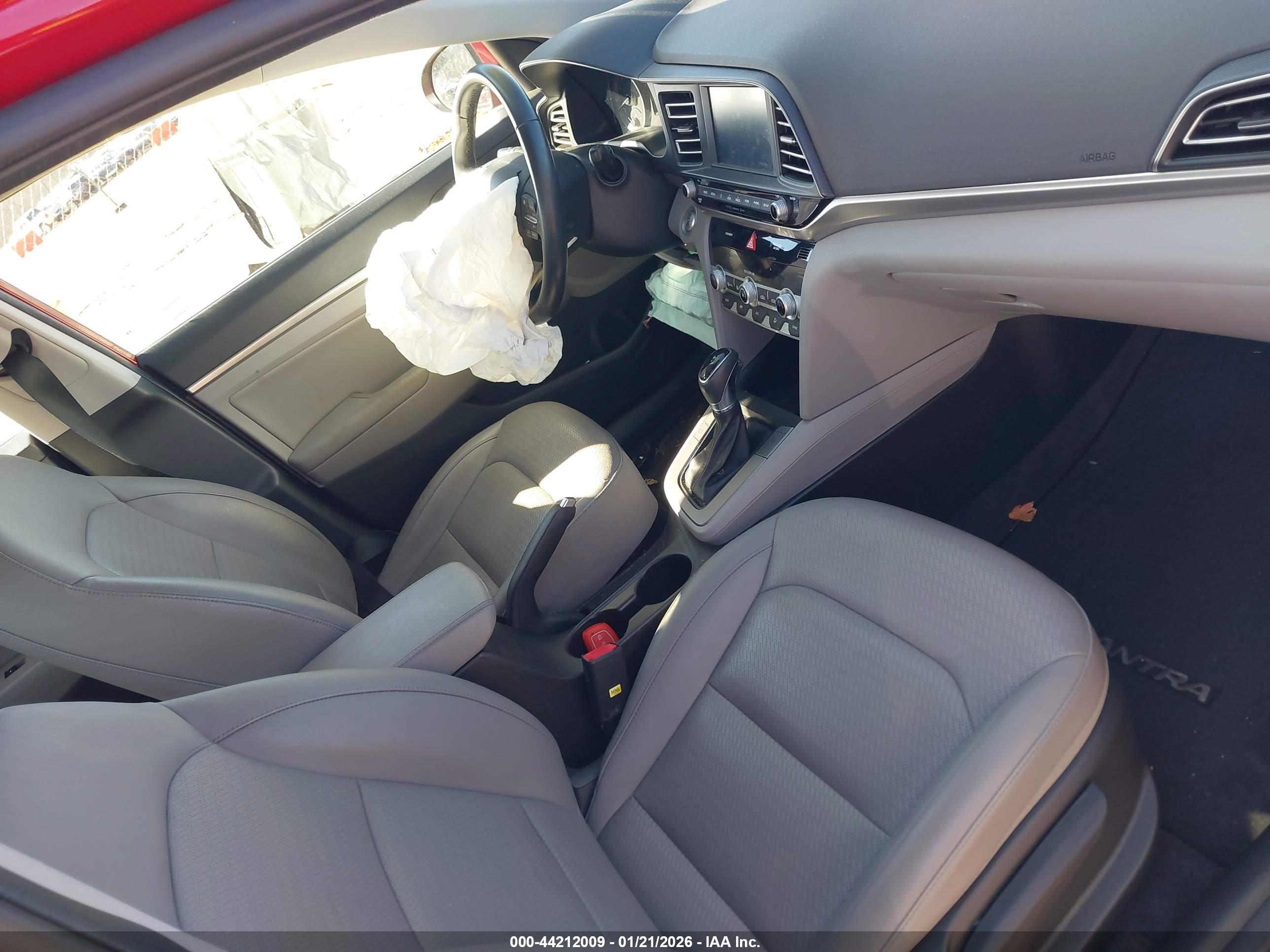 HYUNDAI ELANTRA image 5