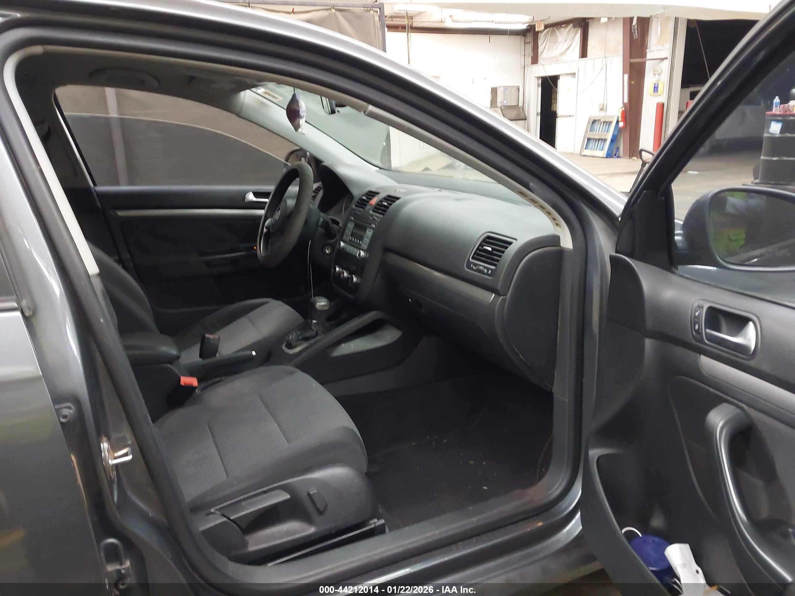 VOLKSWAGEN JETTA image 5