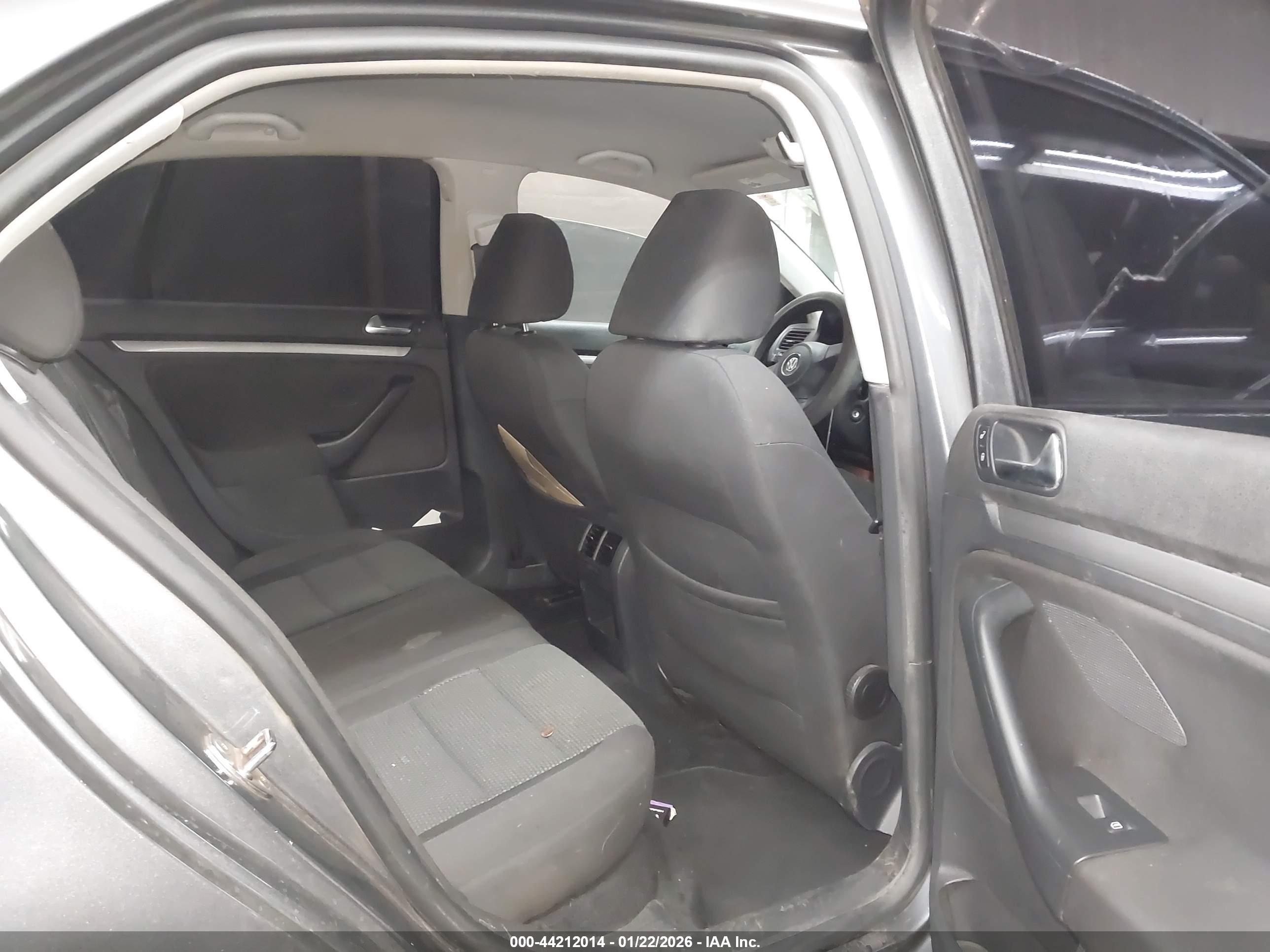 VOLKSWAGEN JETTA image 8