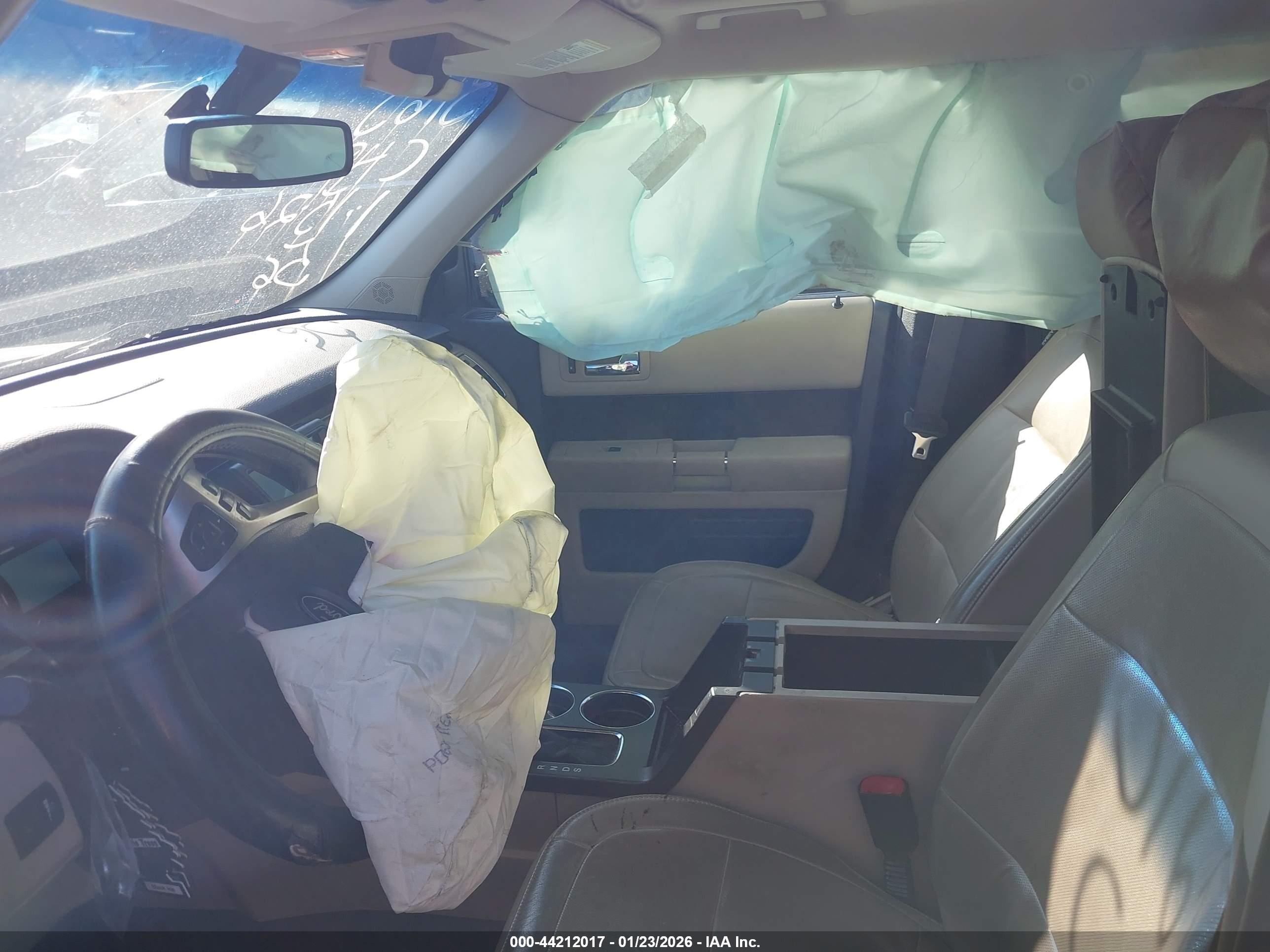 FORD FLEX image 5