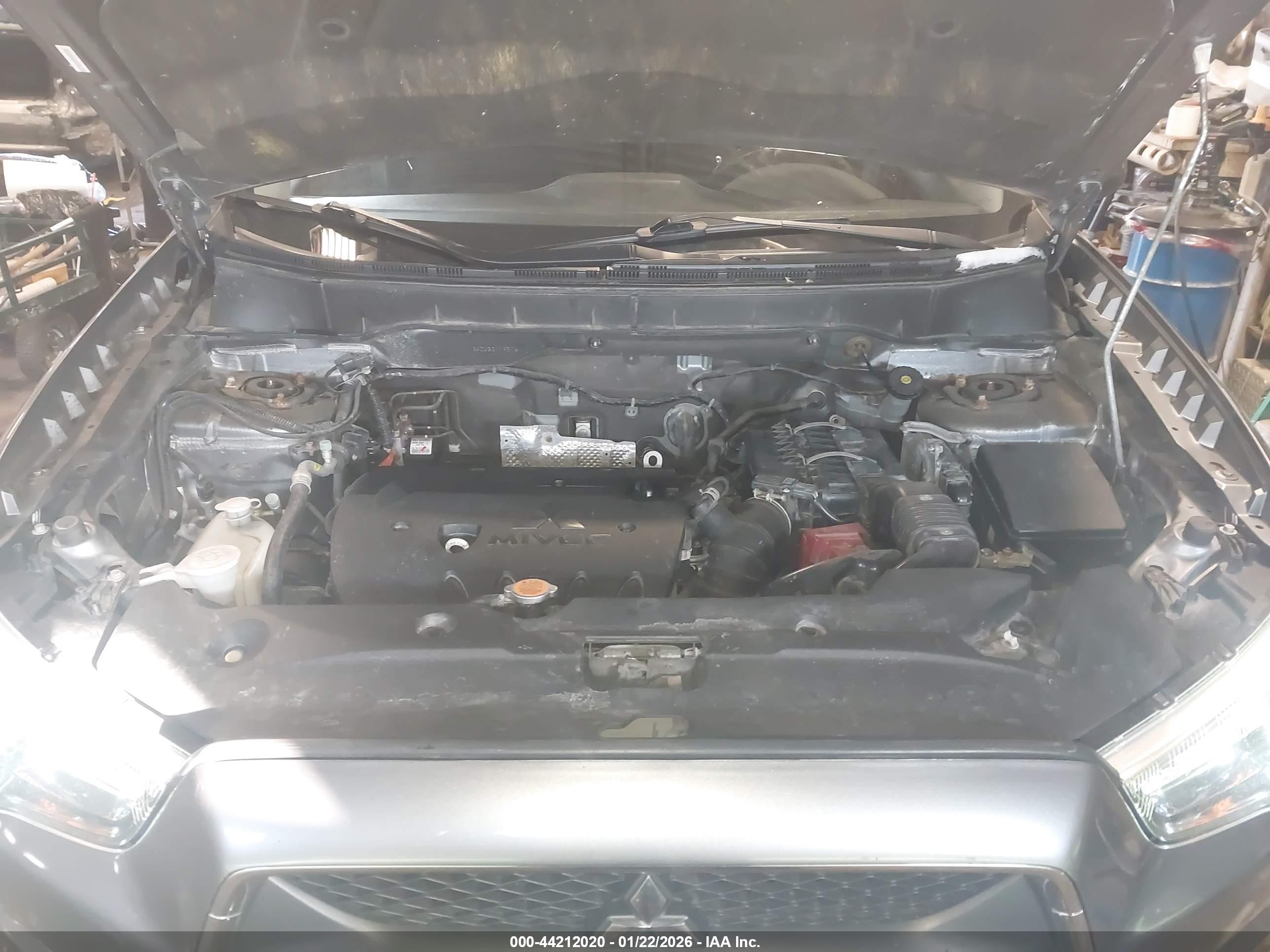 MITSUBISHI OUTLANDER image 10