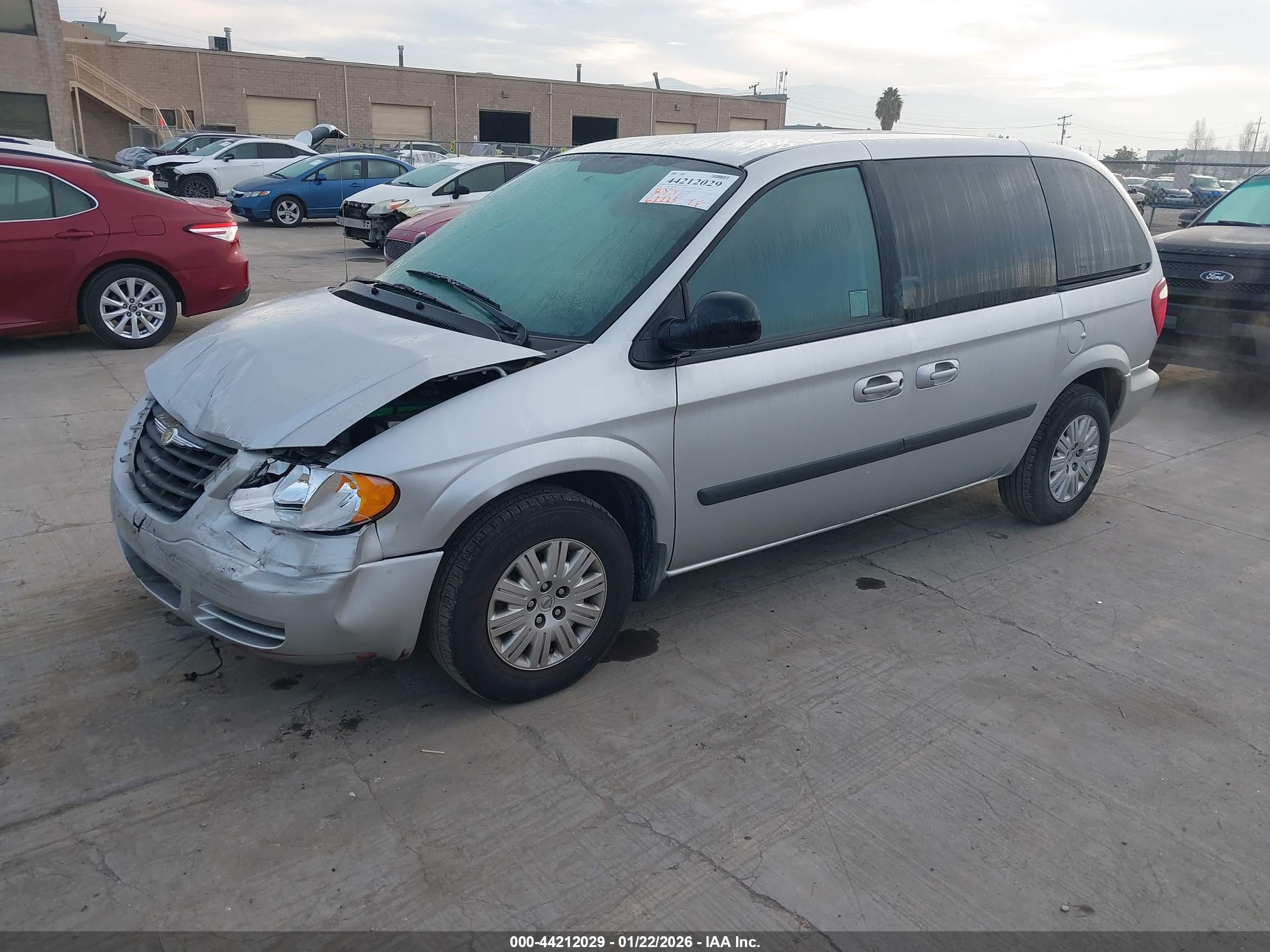 CHRYSLER TOWN image 2