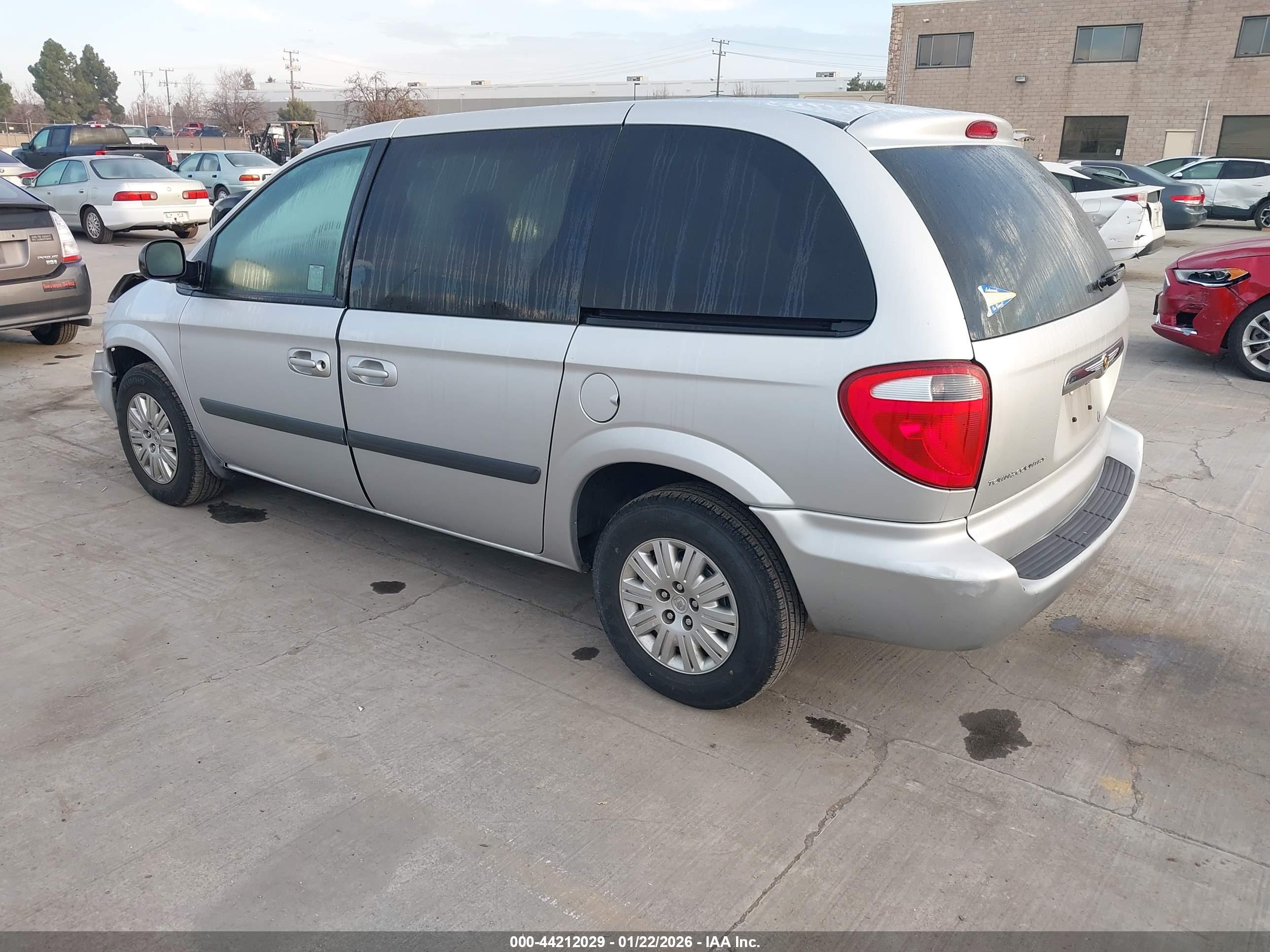 CHRYSLER TOWN image 3