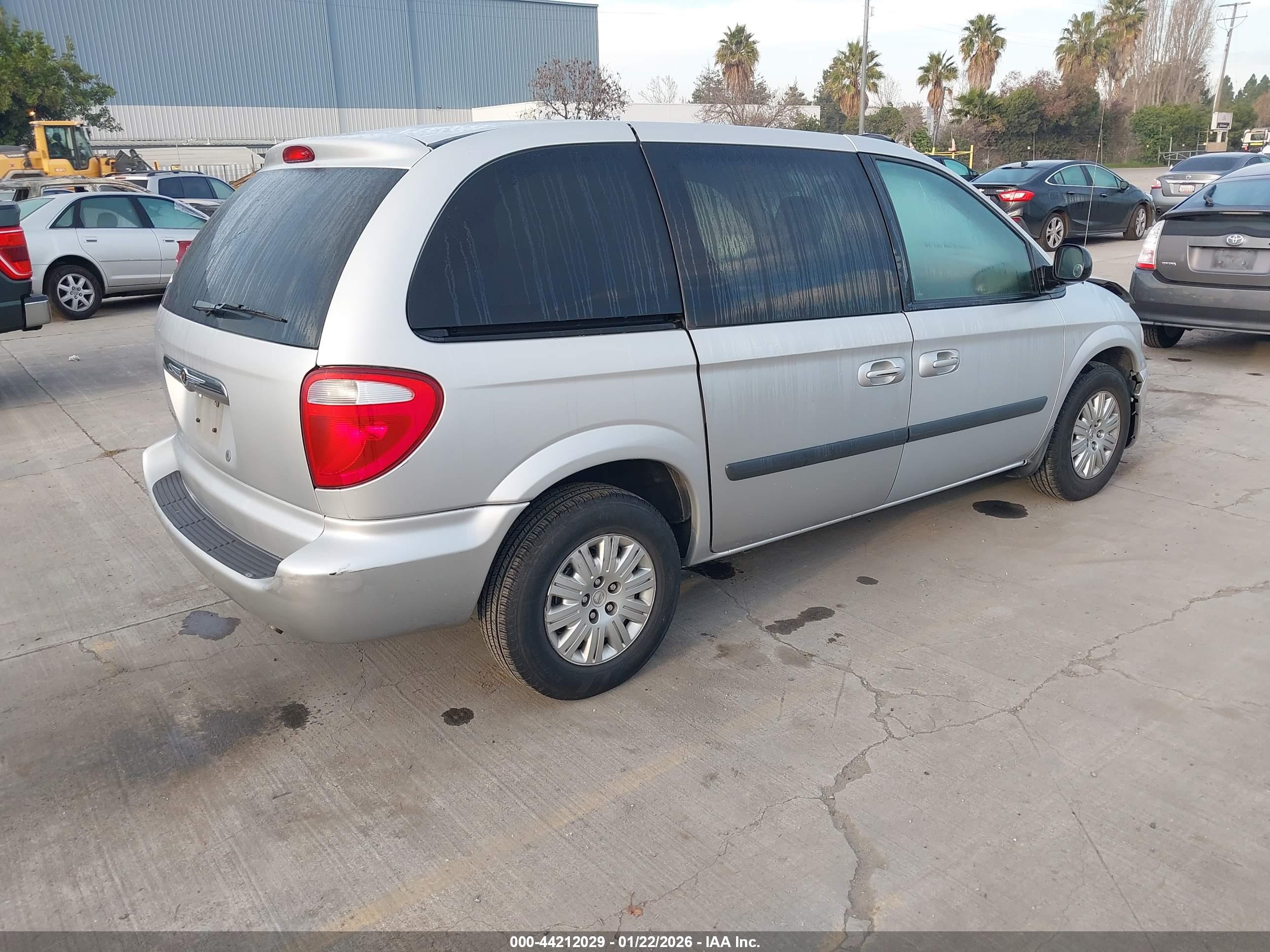 CHRYSLER TOWN image 4