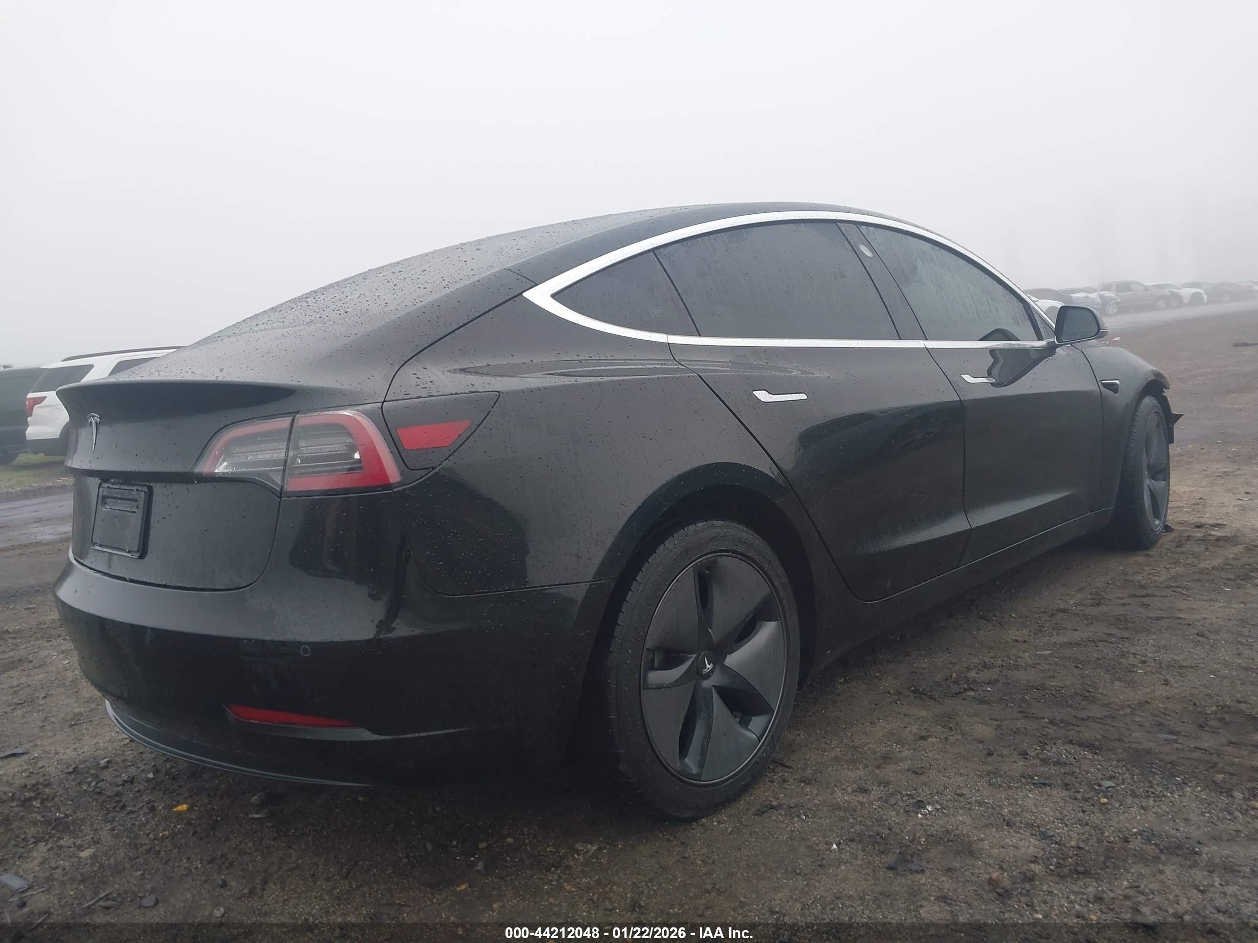 TESLA MODEL image 4