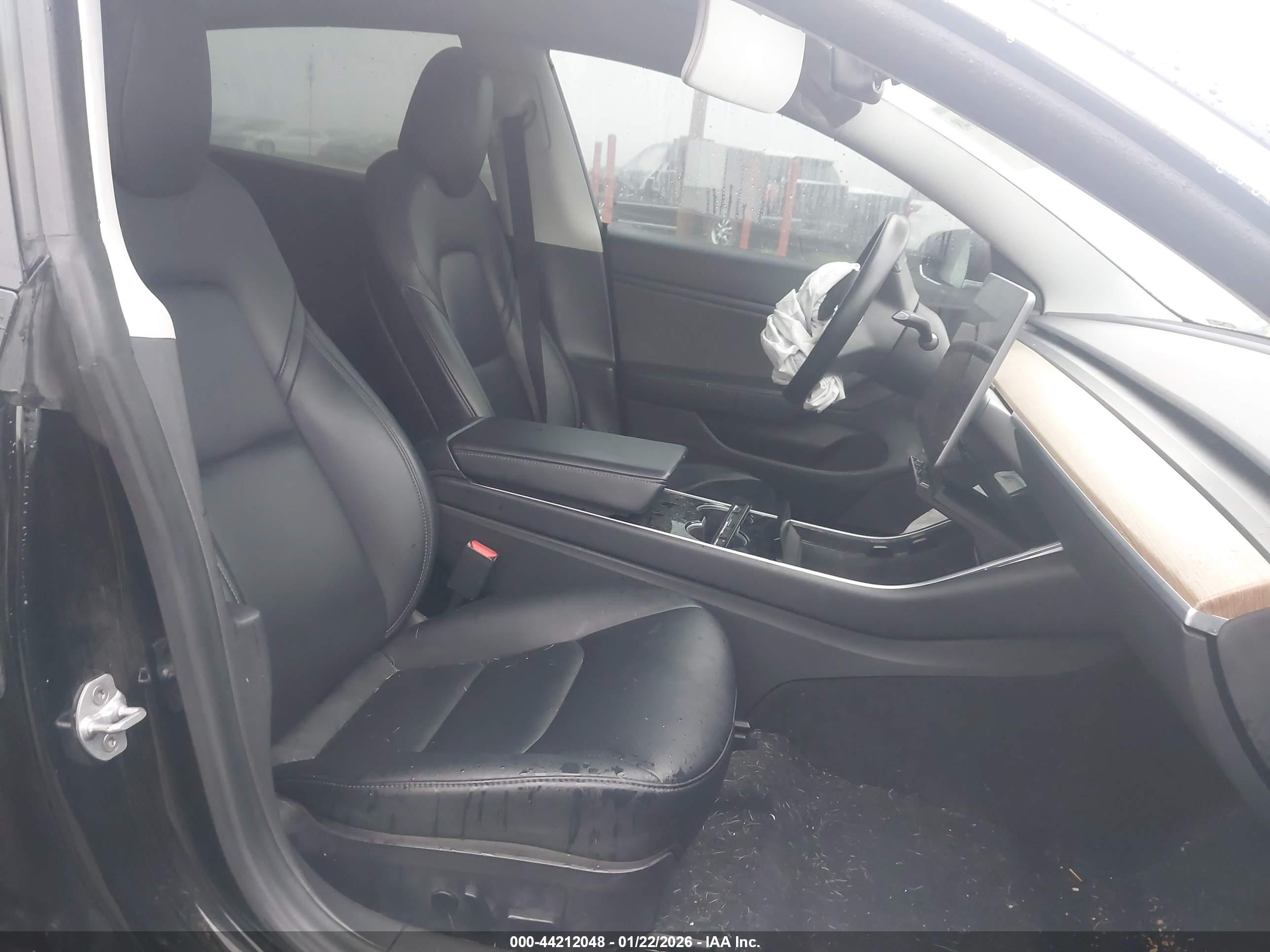 TESLA MODEL image 5